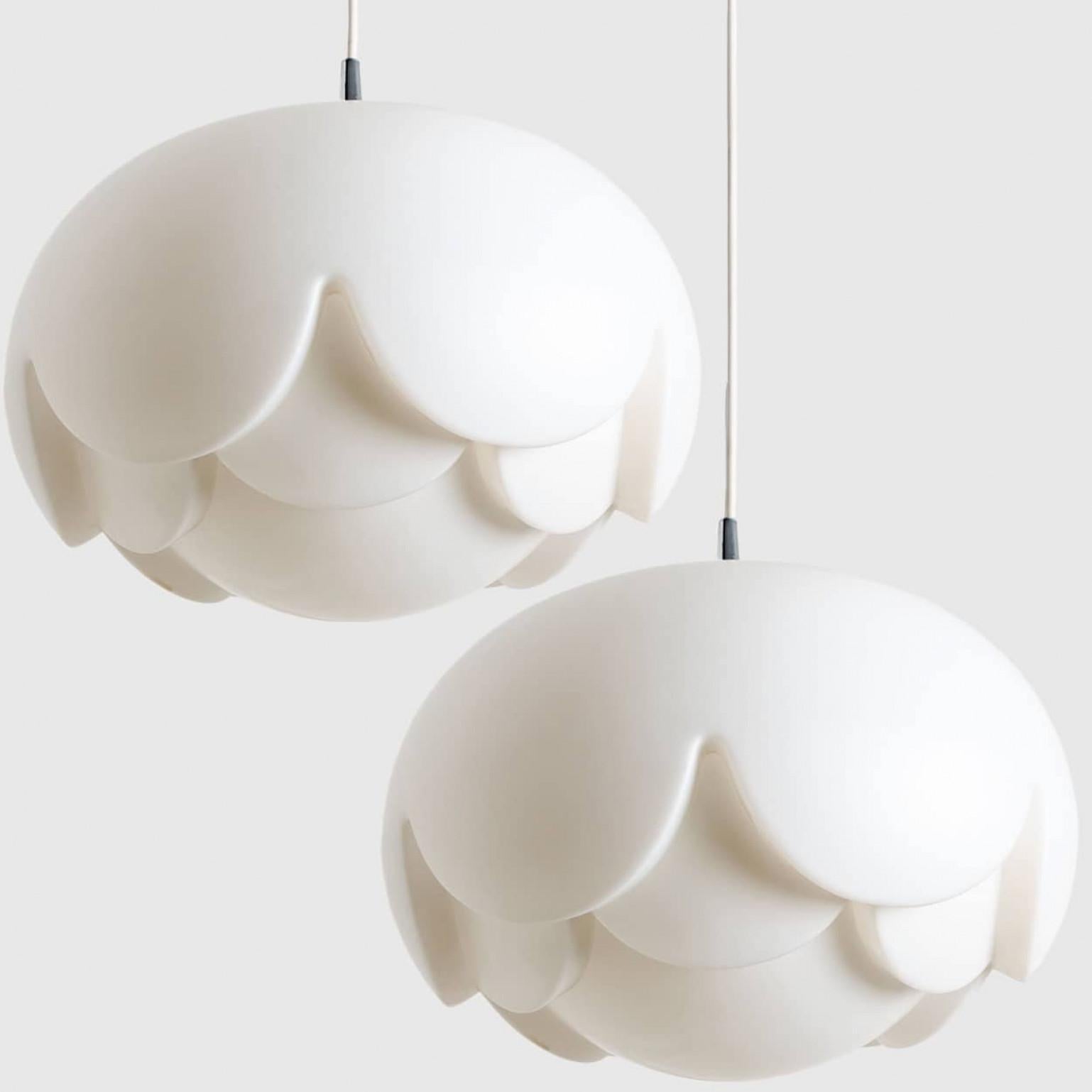 One of the two Large Pedant Ceiling lamp wave by Koch & Lowy for Peill & Putzler, Germany Düren 1960s.

Peill & Putzler's 