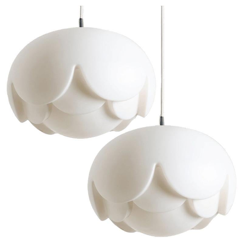 1 des 2 grandes lampes en verre opalin "Water Lily" de Koch 
Lowy pour Peill 
Putz en vente