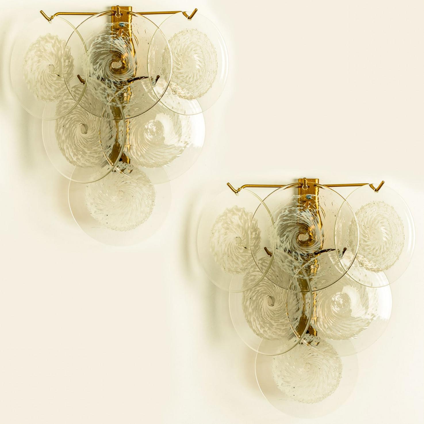 Mid-Century Modern 1 des 2 paires d'appliques à disque de verre par Vistosi, Italie, années 1960 en vente