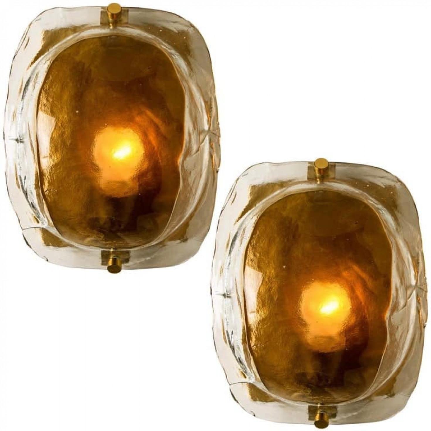 italien 1 des 2 paires d'appliques en laiton et verre Brown soufflées à la main à Murano en vente
