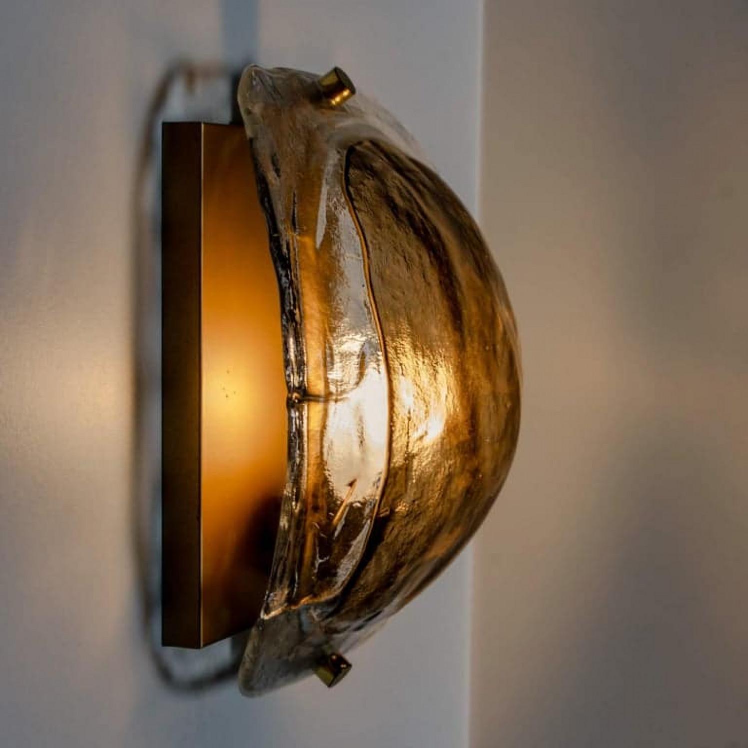 1 of the 2 Pairs of Brass and Brown Glass Hand Blown Murano Glass Wall Lights en Bueno estado para la venta en Rijssen, NL