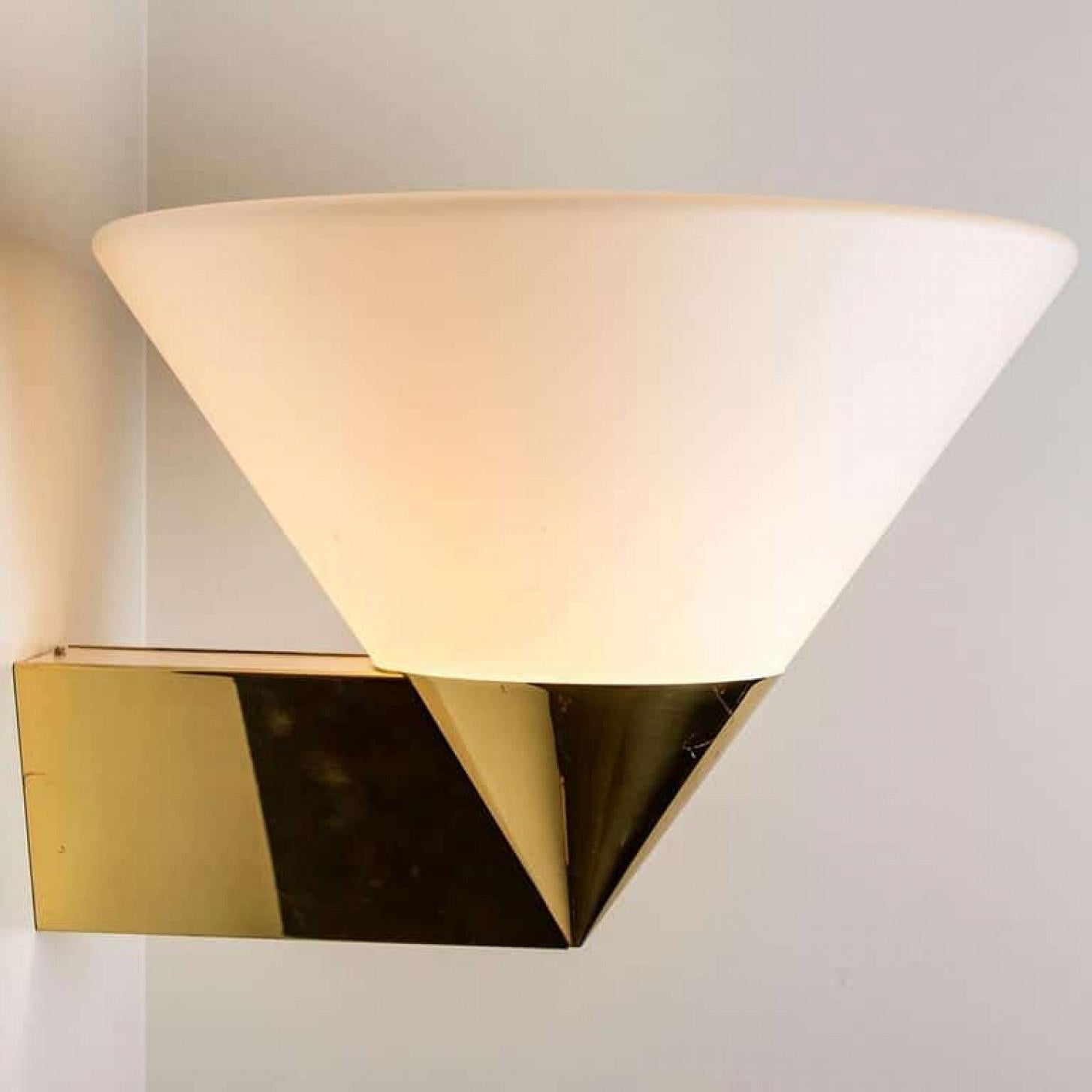 1 delle 2 coppie di  Lampade da parete moderne extra large di Glashütte Limburg, 1970 In condizioni buone in vendita a Rijssen, NL