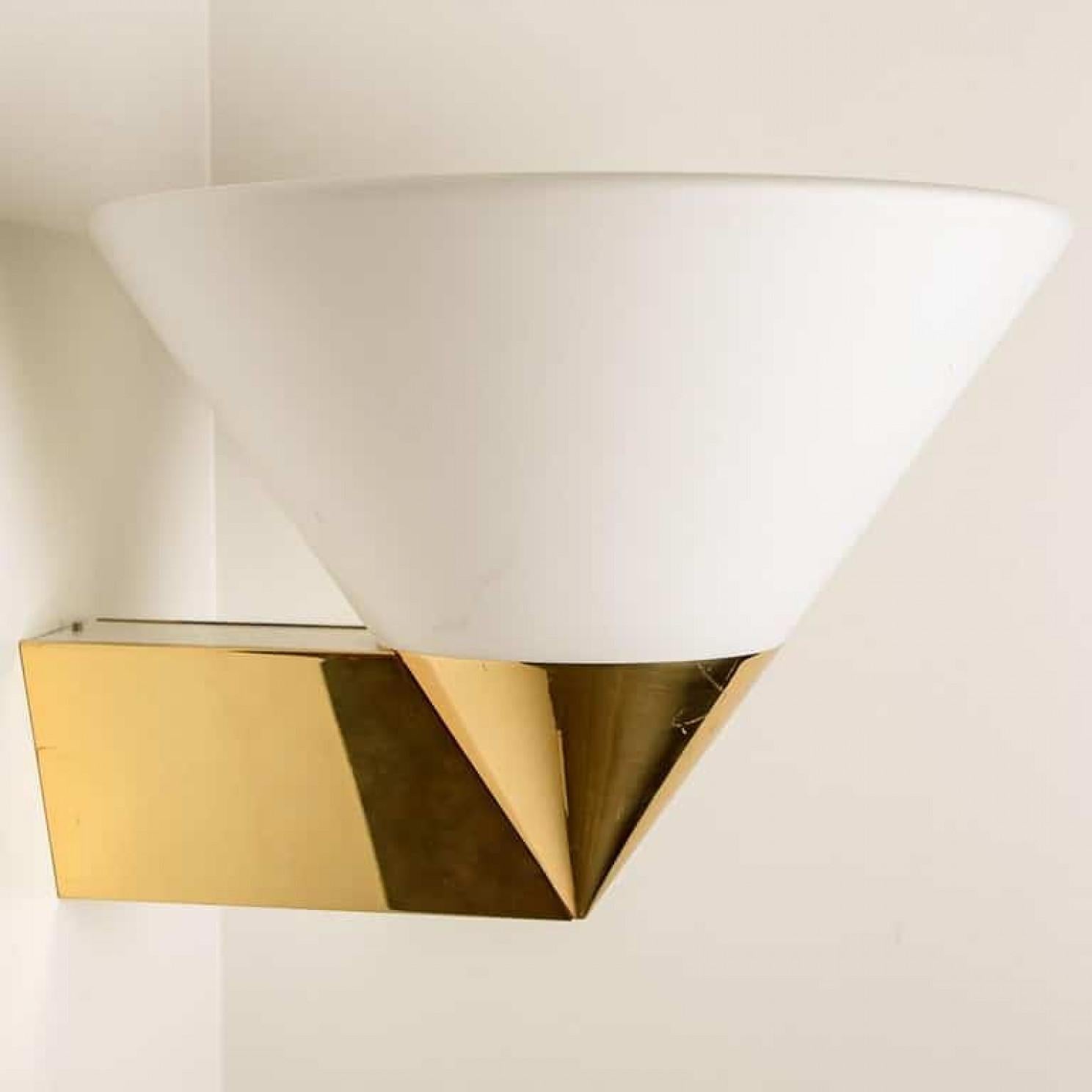 Fine XX secolo 1 delle 2 coppie di  Lampade da parete moderne extra large di Glashütte Limburg, 1970 in vendita