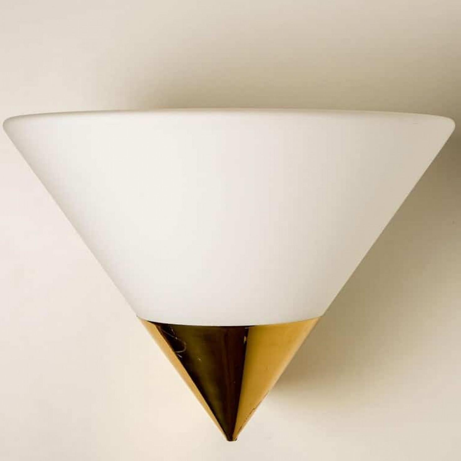 Ottone 1 delle 2 coppie di  Lampade da parete moderne extra large di Glashütte Limburg, 1970 in vendita