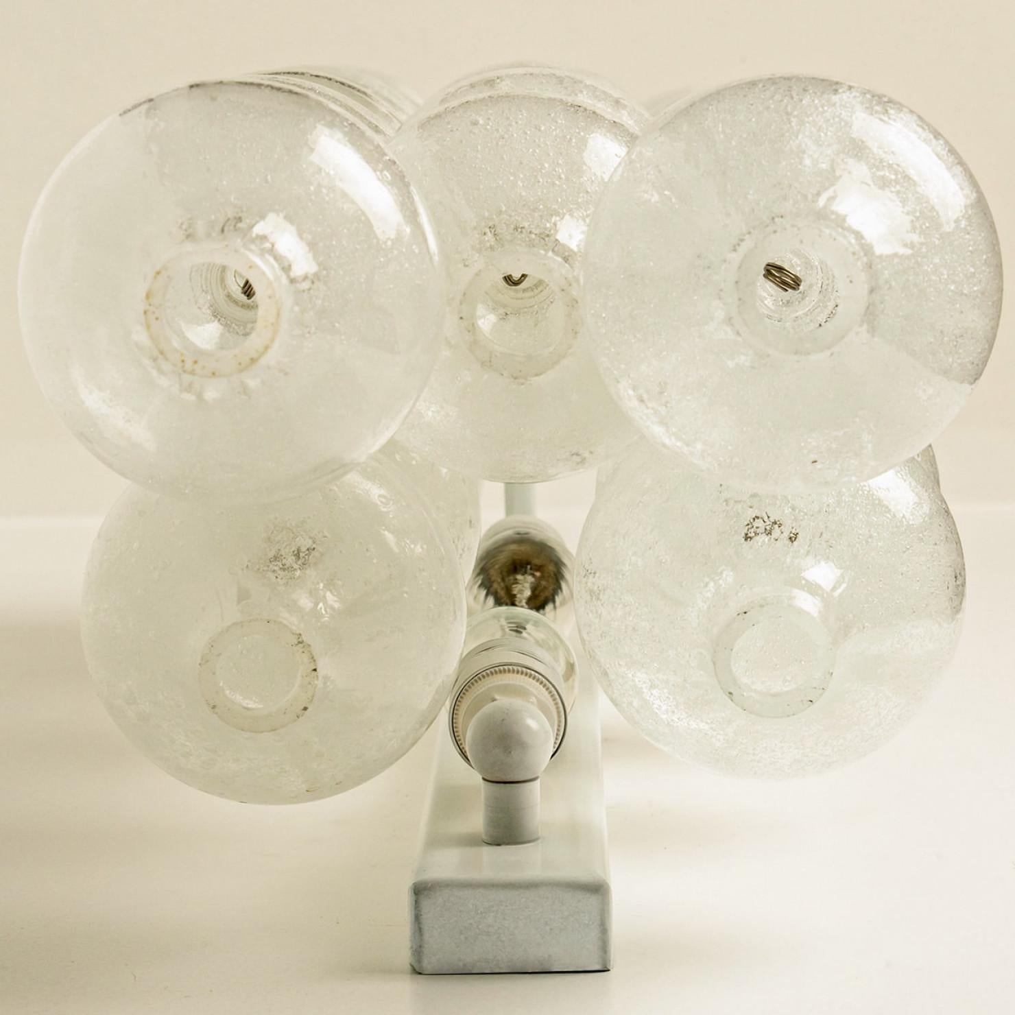 1 of the 2 Pairs of Large Tulipan Wall Lamps or Sconces by J.T. Kalmar 'H 21.2' en venta 2