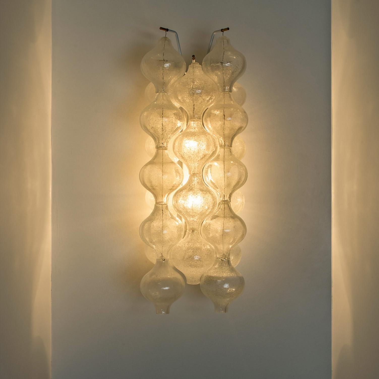 1 of the 2 Pairs of Large Tulipan Wall Lamps or Sconces by J.T. Kalmar 'H 21.2' en venta 3