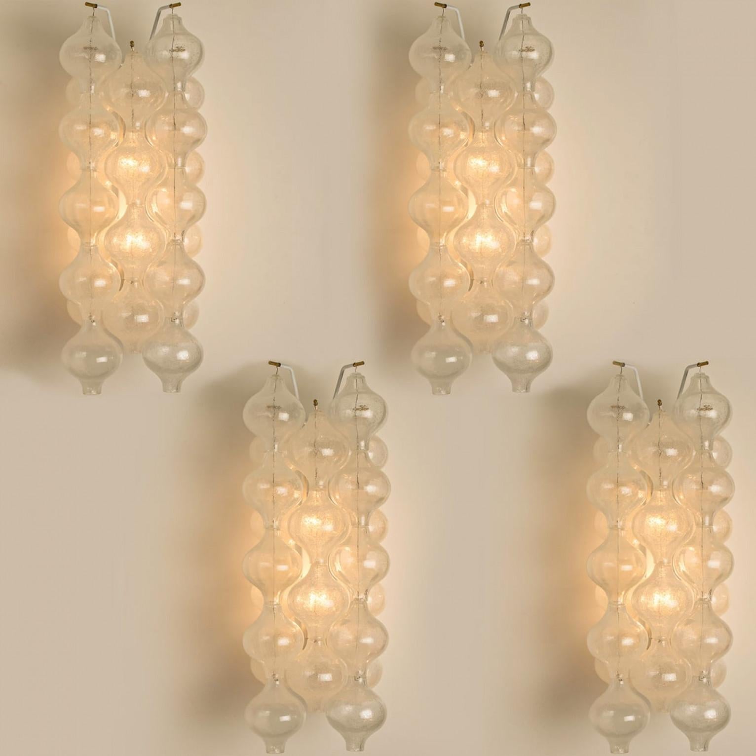 Mid-Century moderno 1 of the 2 Pairs of Large Tulipan Wall Lamps or Sconces by J.T. Kalmar 'H 21.2' in vendita