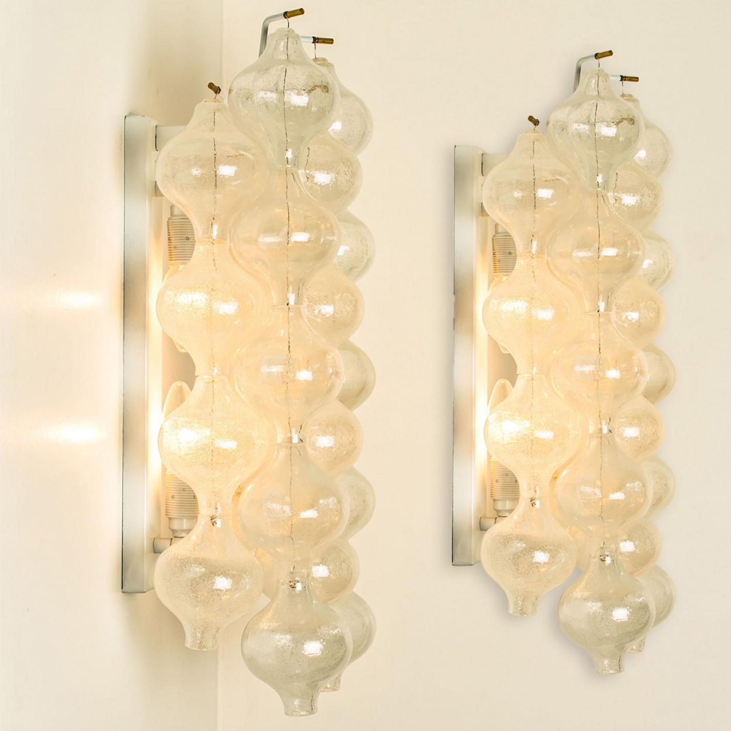 1 of the 2 Pairs of Large Tulipan Wall Lamps or Sconces by J.T. Kalmar 'H 21.2' In condizioni buone in vendita a Rijssen, NL