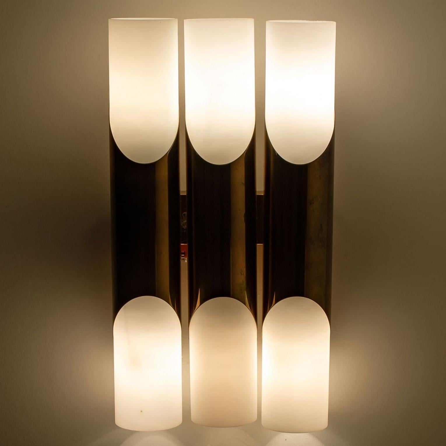1 of the 2 Pairs of Wall Sconces of 3 Opaline Glass and Brass tubes, 1970 en vente 2