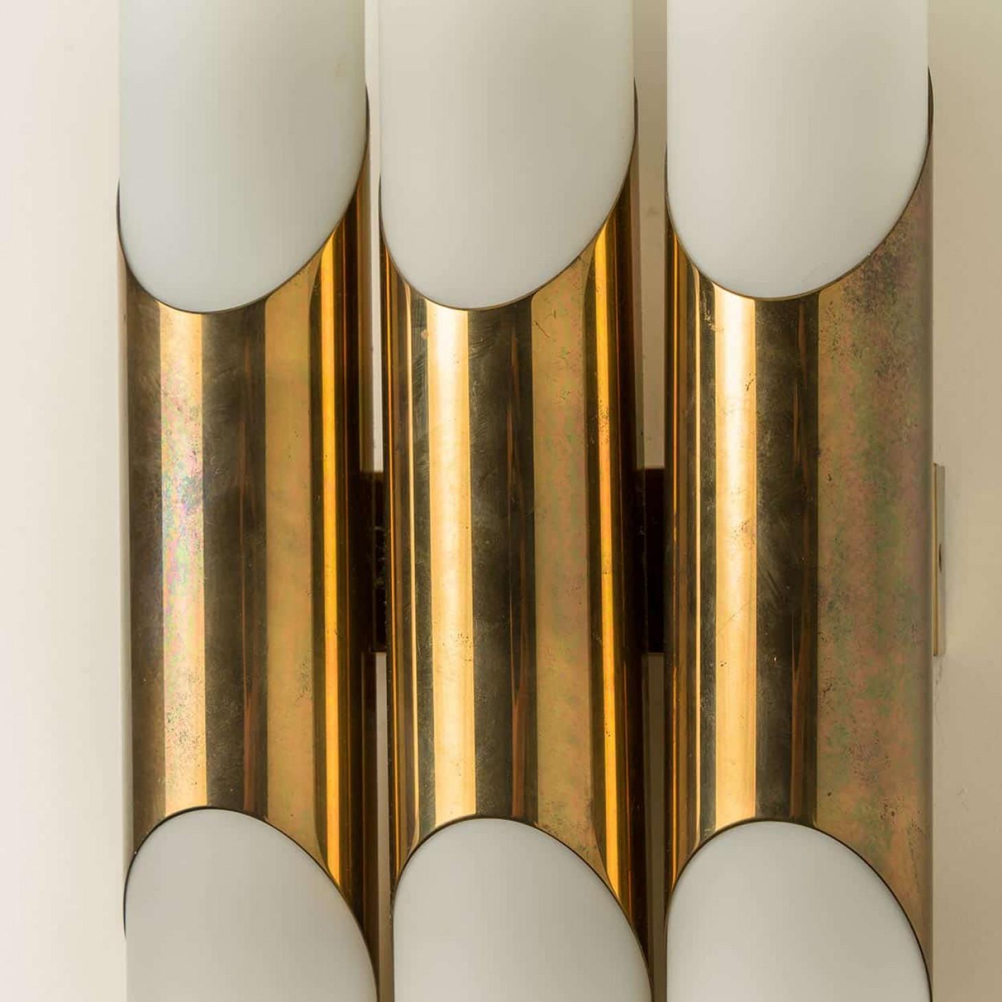 1 of the 2 Pairs of Wall Sconces of 3 Opaline Glass and Brass tubes, 1970 (Deutsch) im Angebot