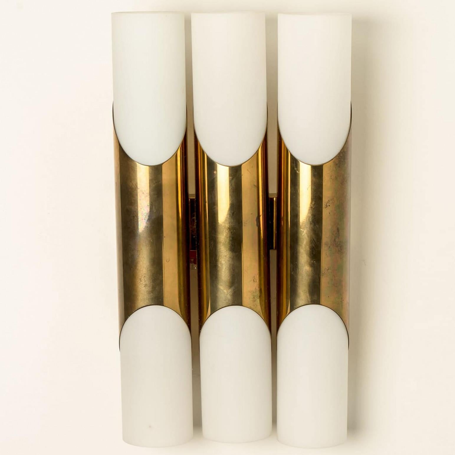 1 of the 2 Pairs of Wall Sconces of 3 Opaline Glass and Brass tubes, 1970 (Sonstiges) im Angebot