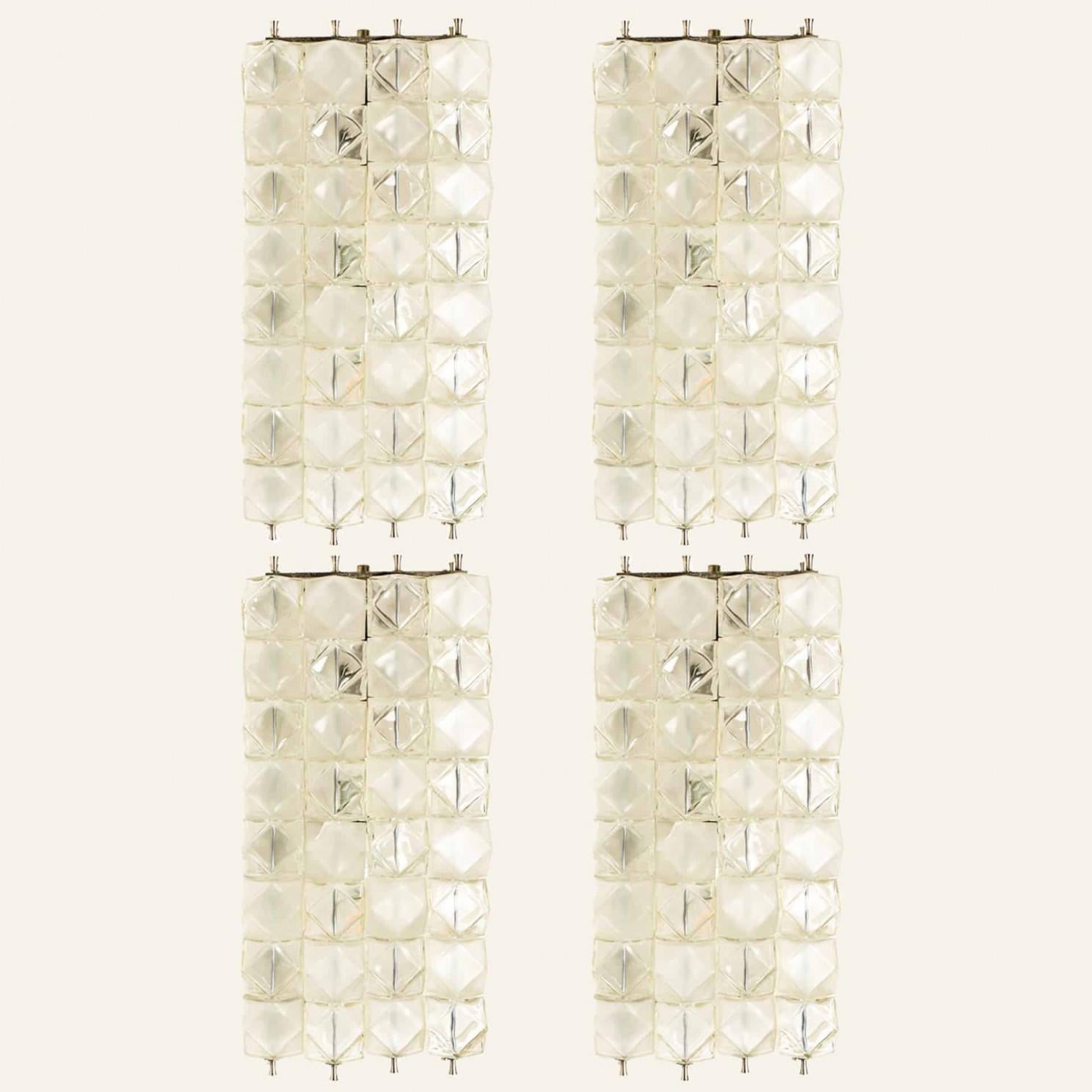 Mid-Century Modern 1 des 2 paires de lampes murales XL Filvem Voghera Crystal et nickelé en vente