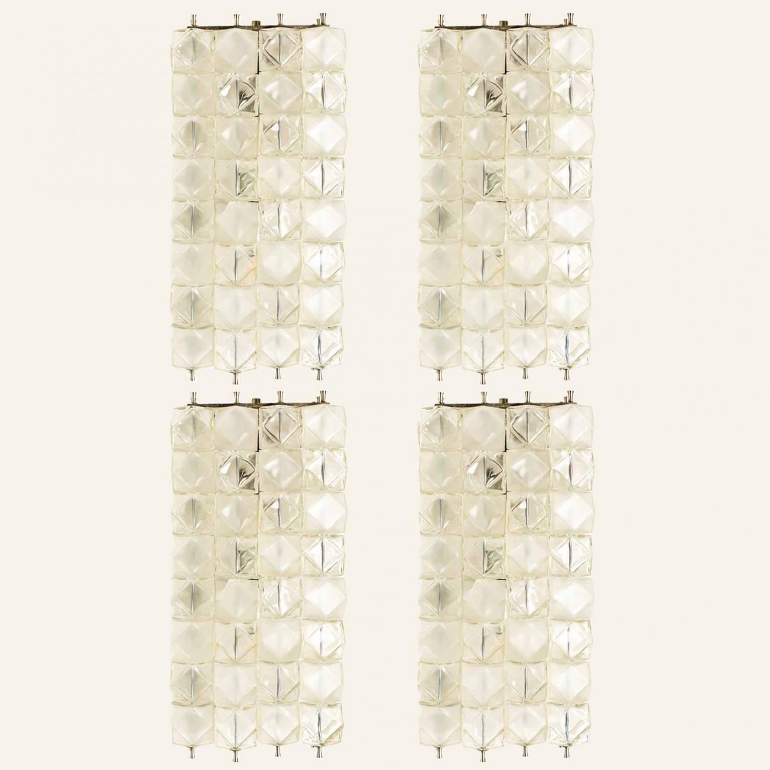 Mid-Century Modern 1 des 2 paires de lampes murales XL Filvem Voghera Crystal et nickelé en vente