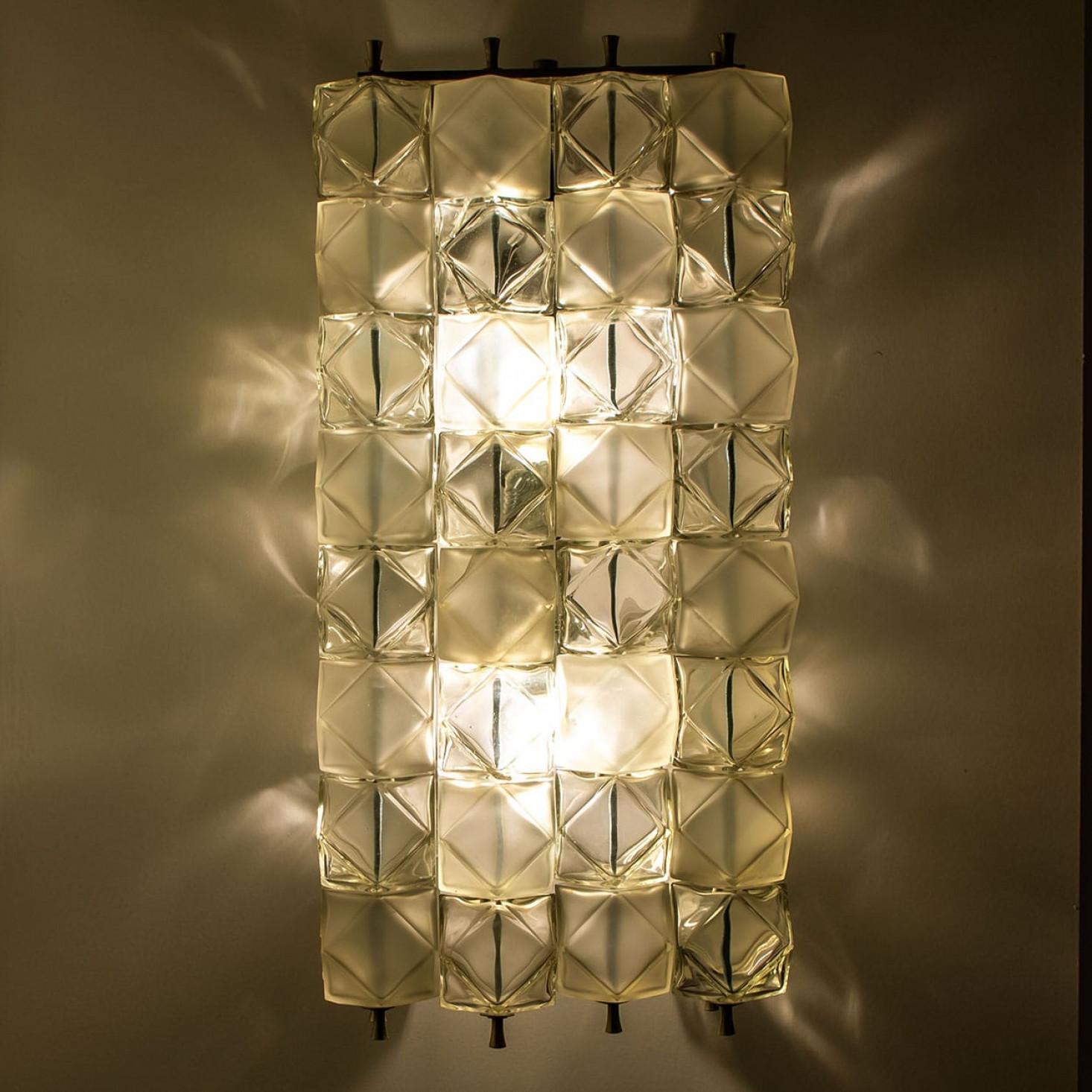 Début du XVIIe siècle 1 des 2 paires de lampes murales XL Filvem Voghera Crystal et nickelé en vente