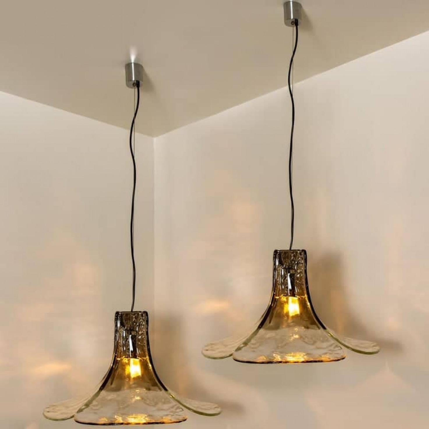 Autre 1 des 2 lampes à suspension de Carlo Nason pour Mazzega en vente