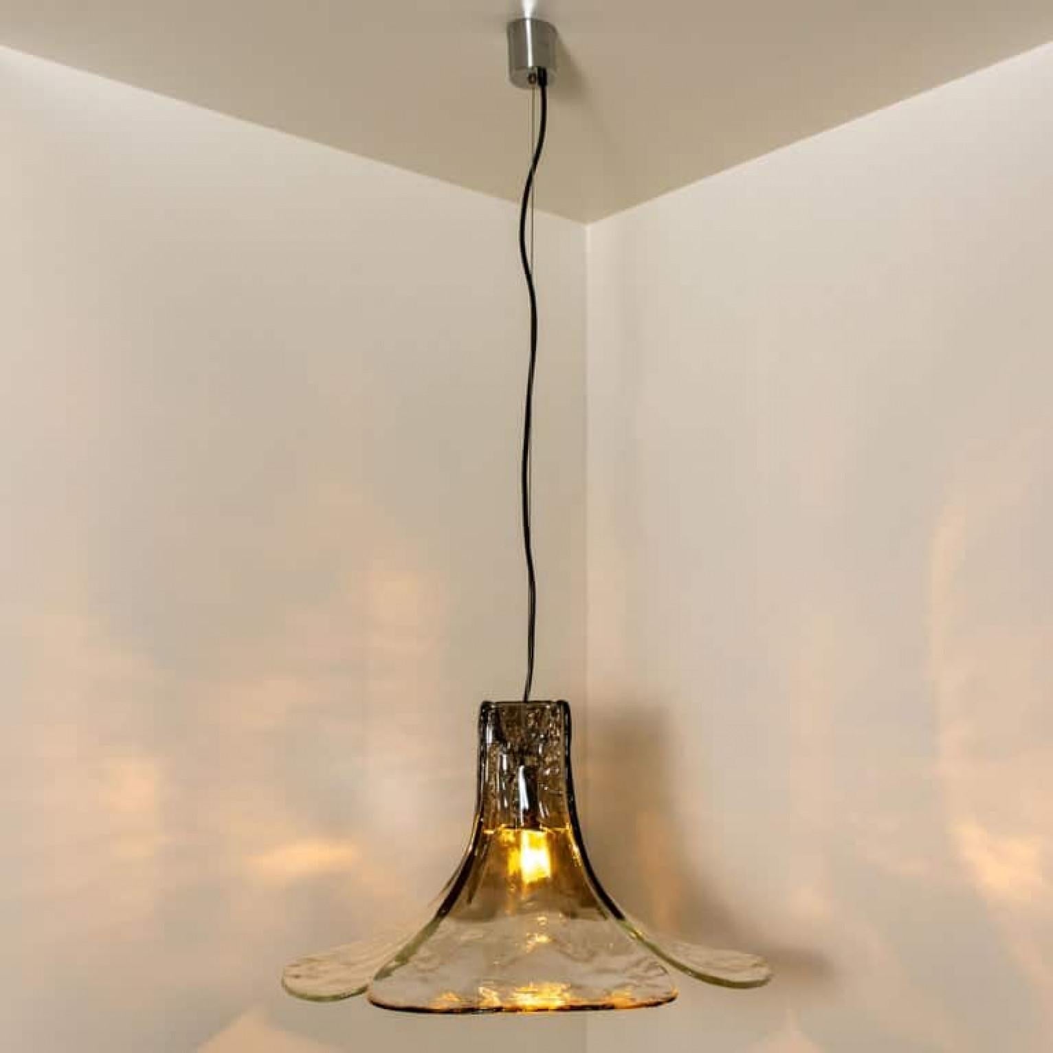 1 des 2 lampes à suspension de Carlo Nason pour Mazzega Bon état - En vente à Rijssen, NL