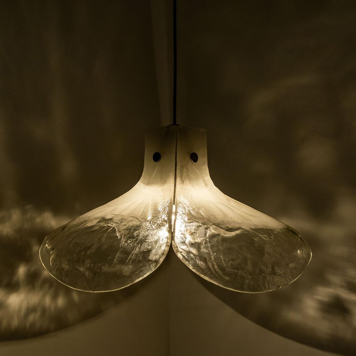 1 delle 2 lampade a sospensione Model LS185 di Carlo Nason per Mazzega, 1970 in vendita 2