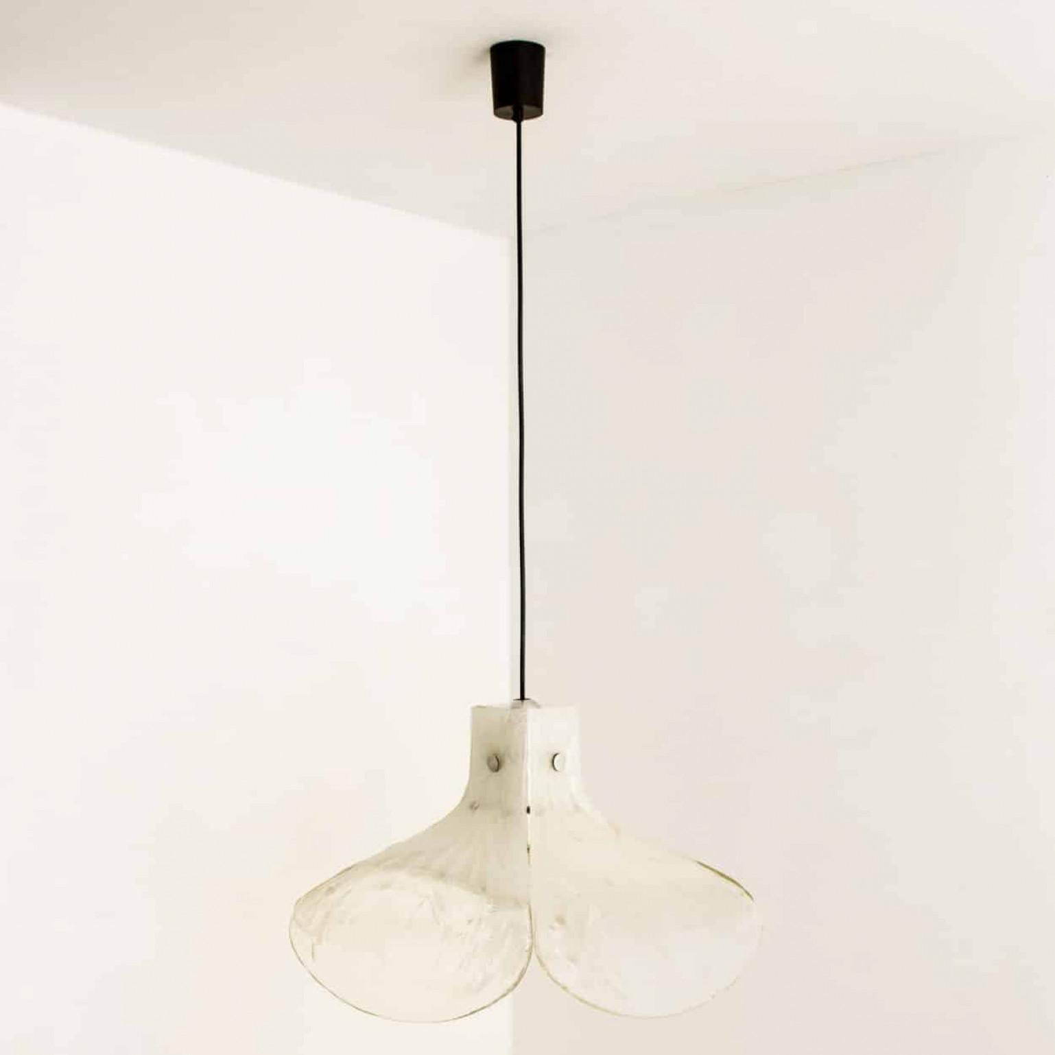 1 of the 2 Pendant Lamps Model LS185 by Carlo Nason for Mazzega, 1970 in vendita 6