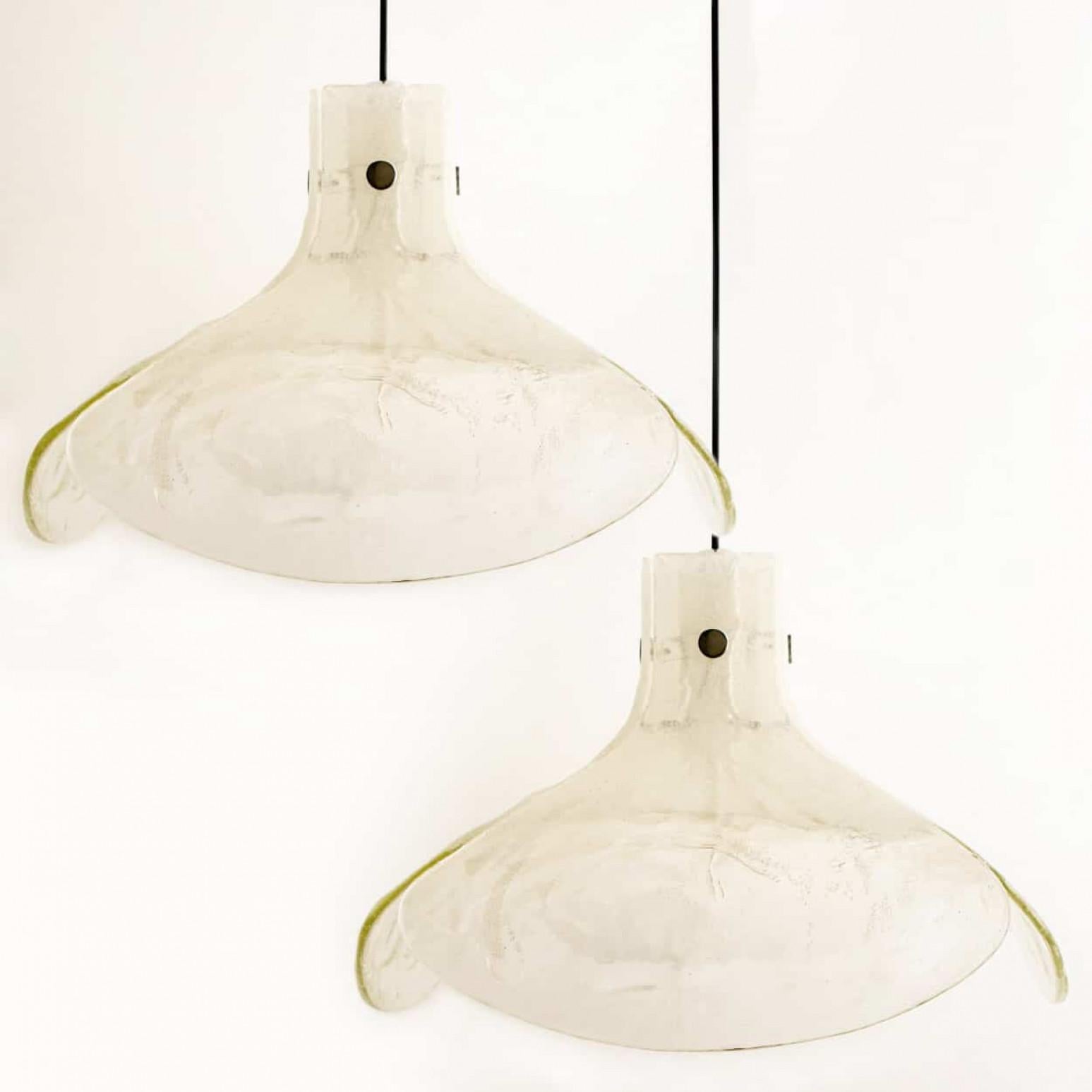 1 of the 2 Pendant Lamps Model LS185 by Carlo Nason for Mazzega, 1970 in vendita 7