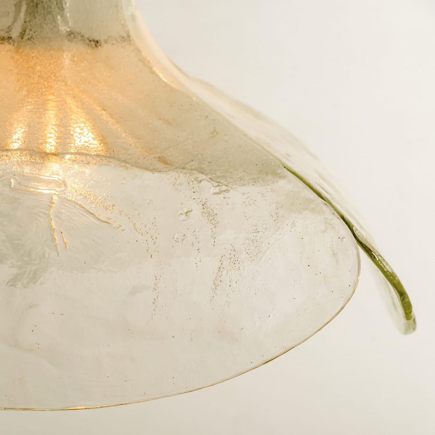 Mid-Century moderno 1 delle 2 lampade a sospensione Model LS185 di Carlo Nason per Mazzega, 1970 in vendita
