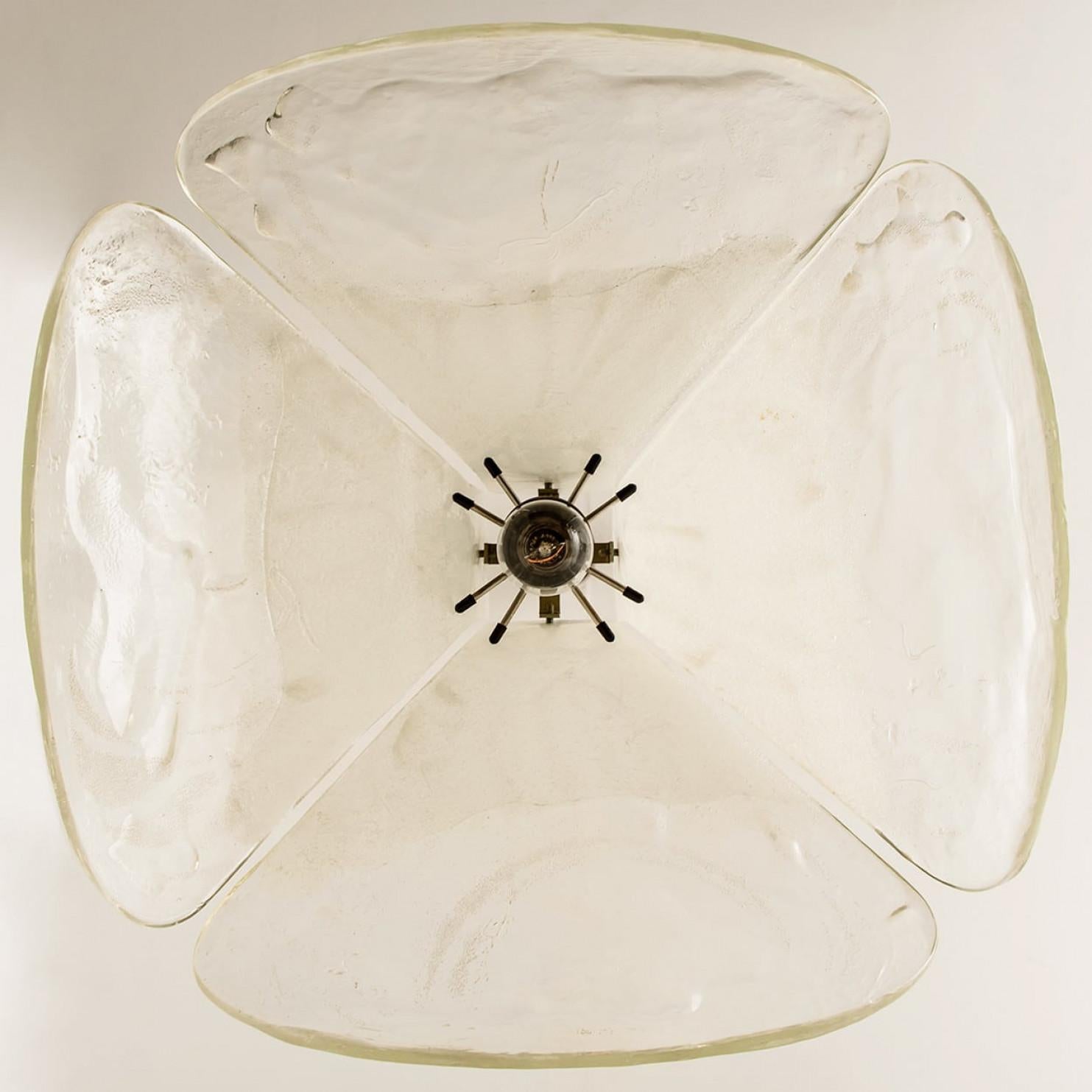1 of the 2 Pendant Lamps Model LS185 by Carlo Nason for Mazzega, 1970 In condizioni buone in vendita a Rijssen, NL