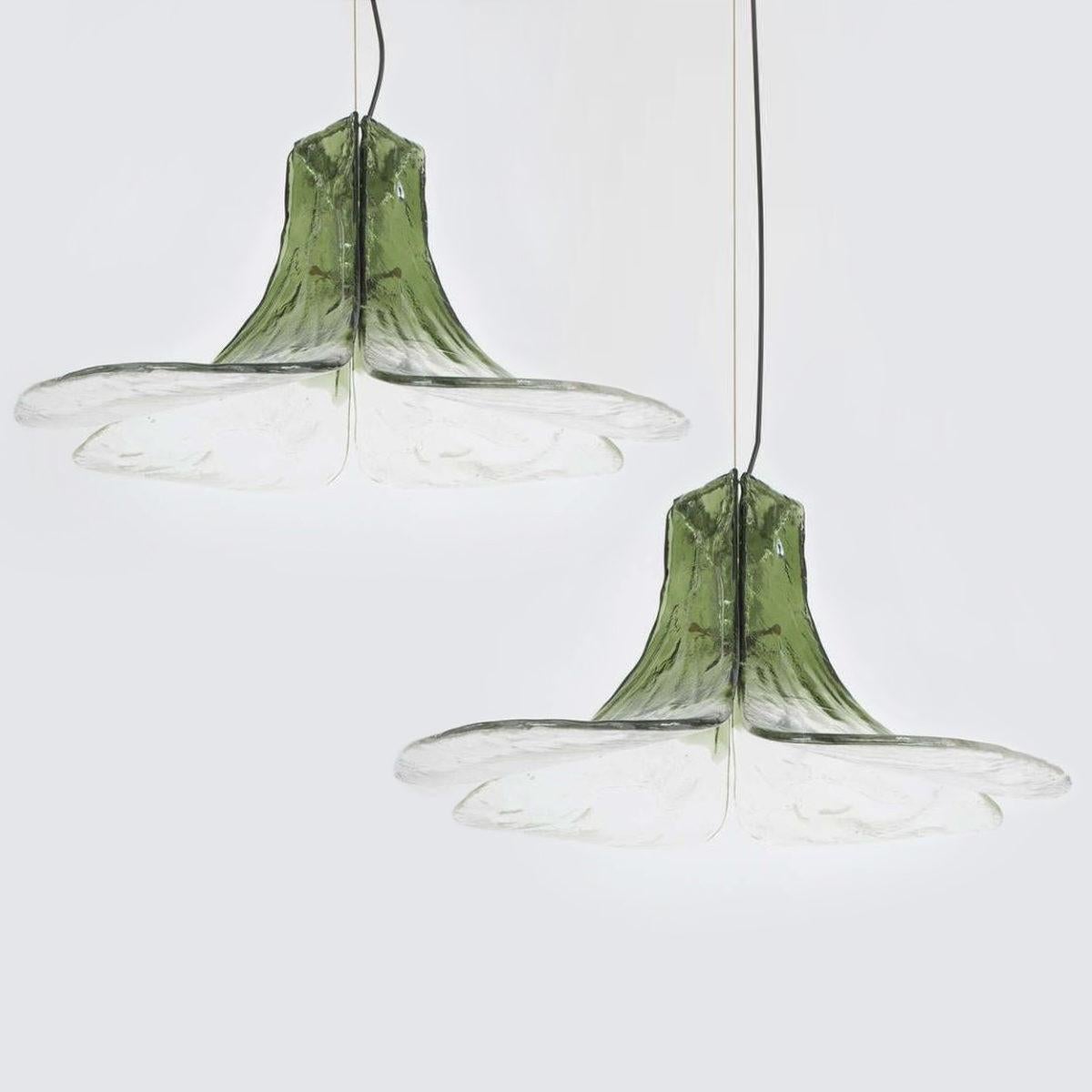 Pendant lamps model LS185 by Carlo Nason for Mazzega.
Four crystal clear and green leaves compose this beautiful piece made in thick handmade Murano glass.

Measures: H 16.93” (43 cm), D 23.62