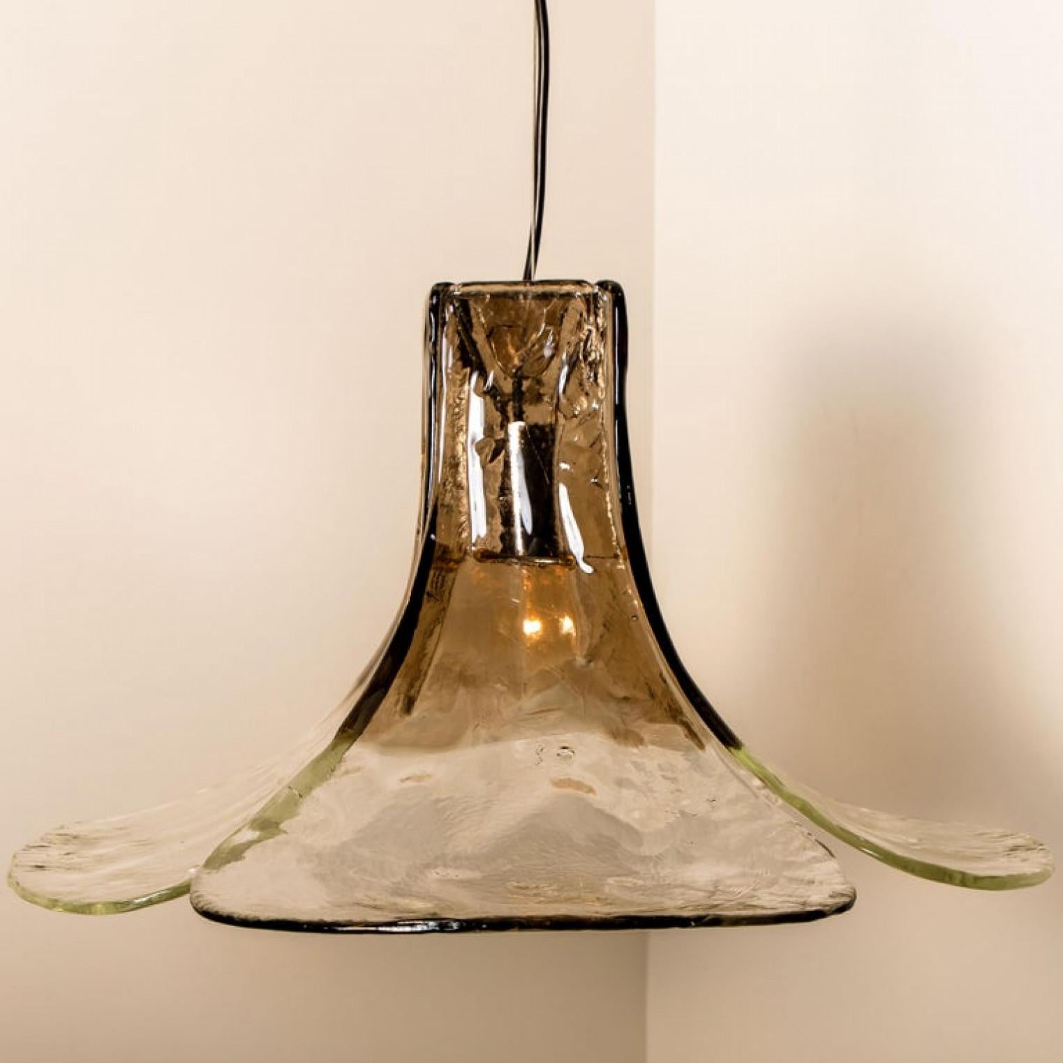 1 of the 2 Pendant Lights by Carlo Nason for Mazzega In Good Condition For Sale In Rijssen, NL