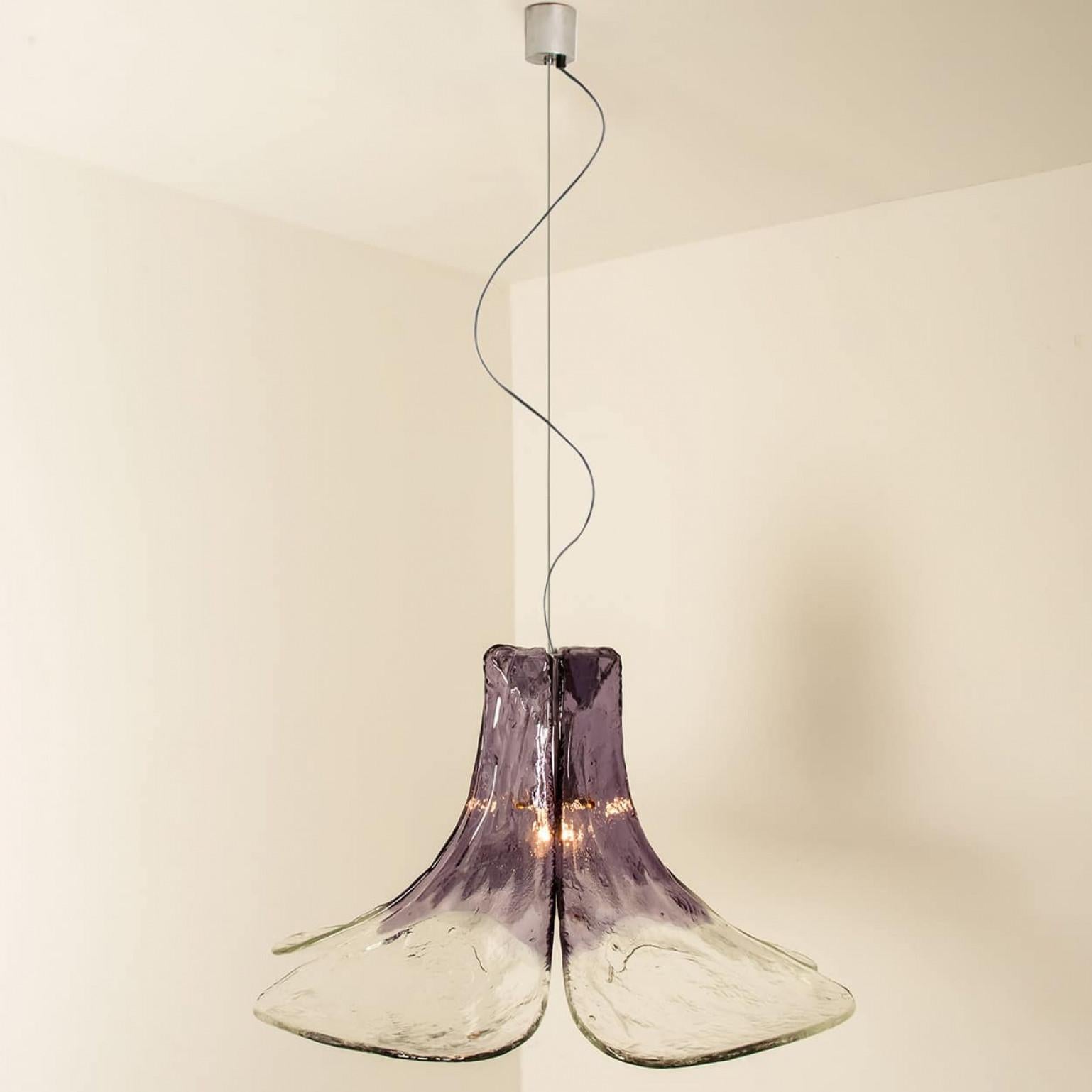 1 des 2 lampes suspendues en verre violet et transparent de Carlo Nason pour Mazzega, 1960 en vente 5