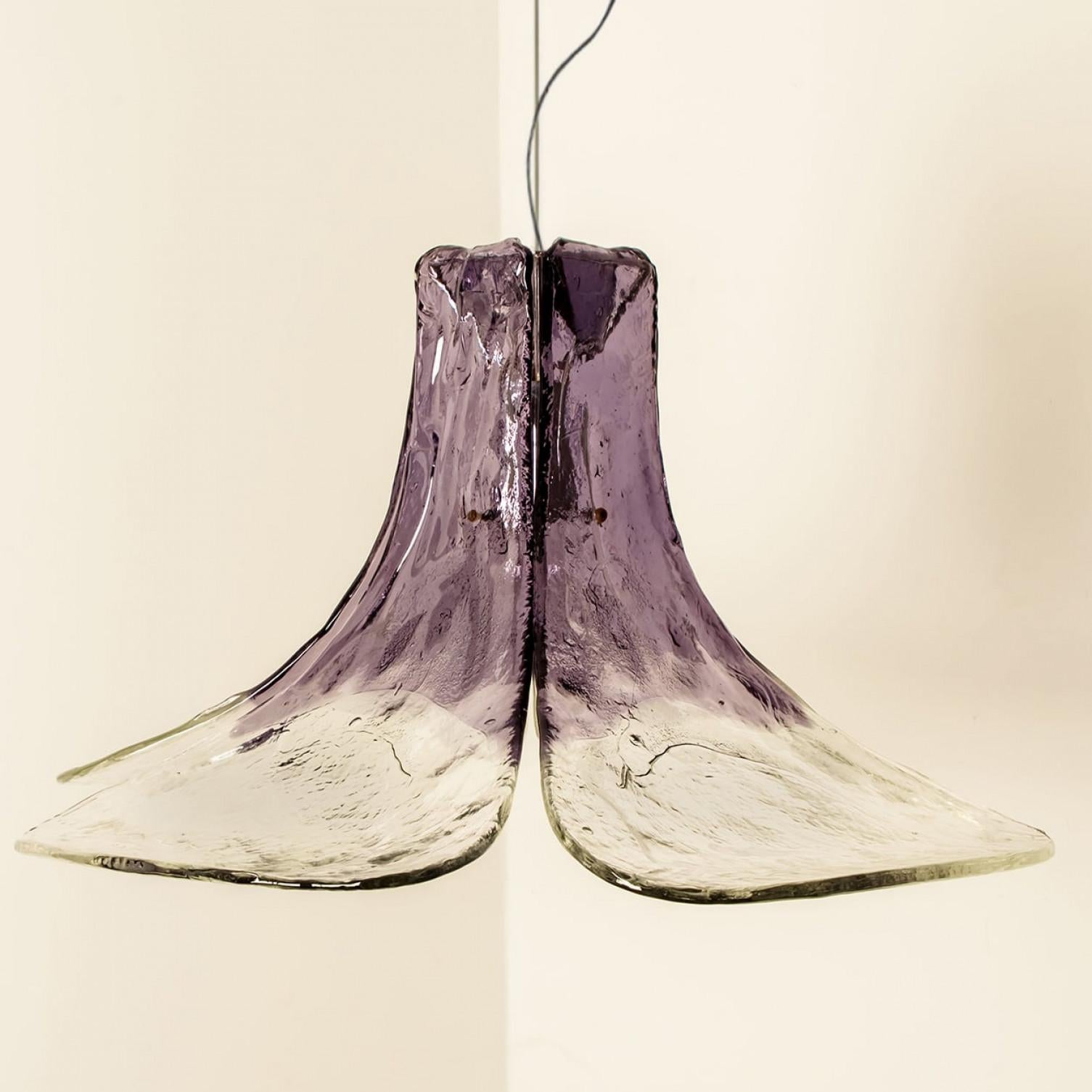 1 des 2 lampes suspendues en verre violet et transparent de Carlo Nason pour Mazzega, 1960 en vente 6