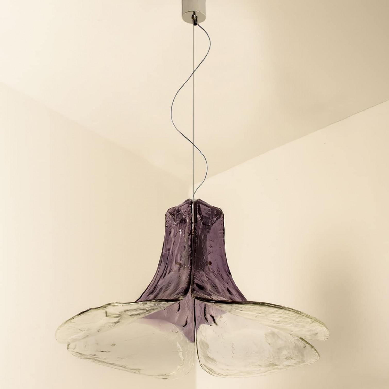 1 des 2 lampes suspendues en verre violet et transparent de Carlo Nason pour Mazzega, 1960 en vente 7