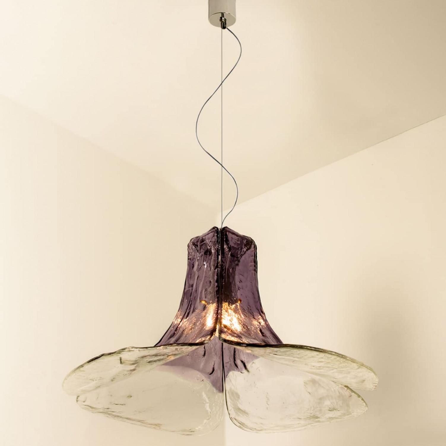 1 des 2 lampes suspendues en verre violet et transparent de Carlo Nason pour Mazzega, 1960 en vente 8