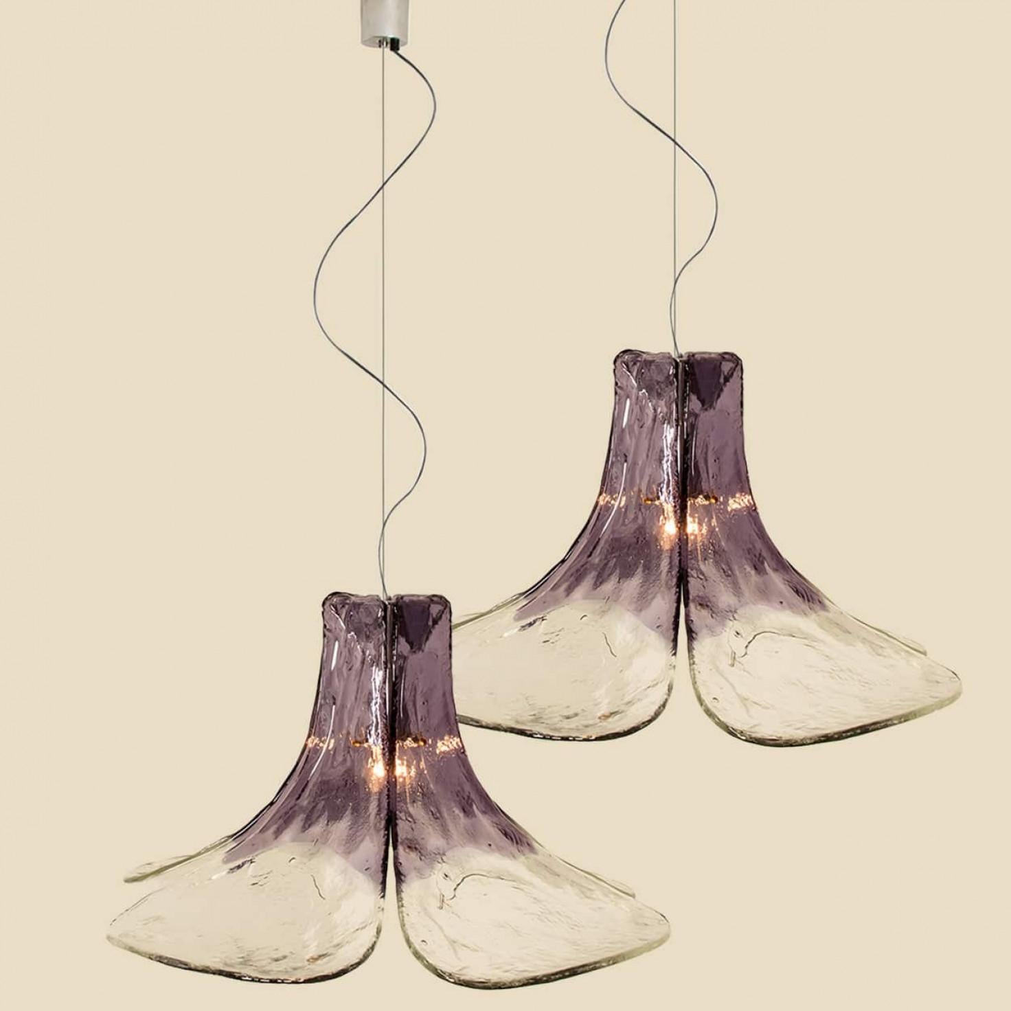 italien 1 des 2 lampes suspendues en verre violet et transparent de Carlo Nason pour Mazzega, 1960 en vente