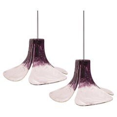 1 des 2 lampes à suspension transparentes violettes de Carlo Nason pour Kalmar, 1970