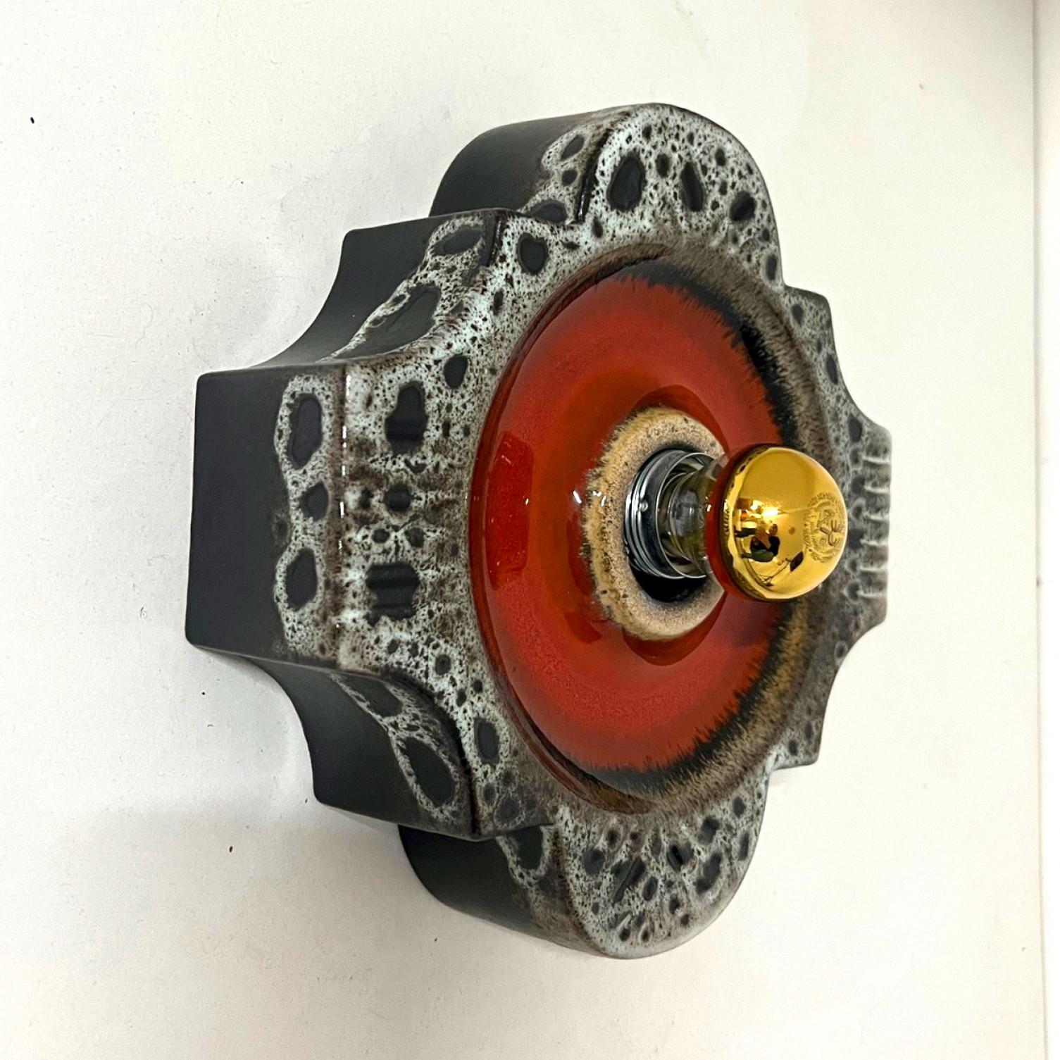 1 der 2 roten und braunen keramischen Wall Lights von Hustadt Keramik, Deutschland, 1970 (Moderne der Mitte des Jahrhunderts) im Angebot