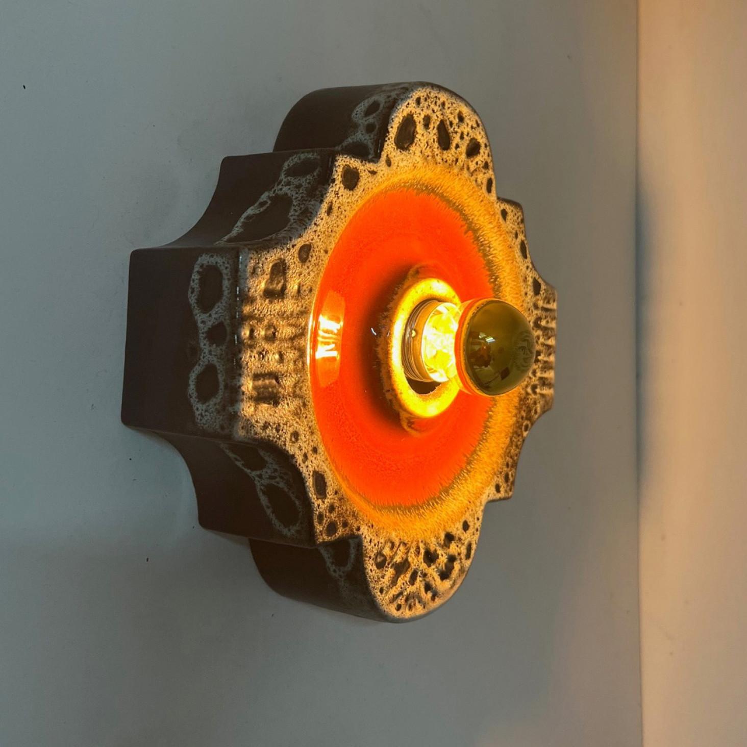 1 der 2 roten und braunen keramischen Wall Lights von Hustadt Keramik, Deutschland, 1970 im Angebot 3