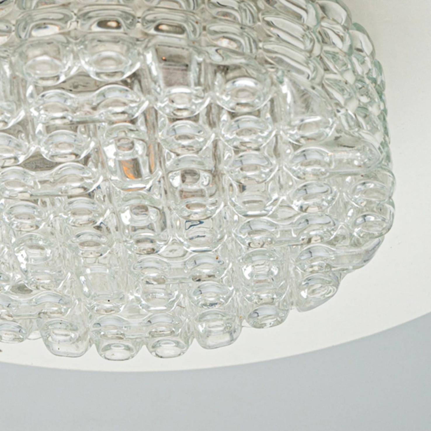 Allemand 1 des 2 Appliques rondes en verre bullé dans le style d'Helena Tynell en vente
