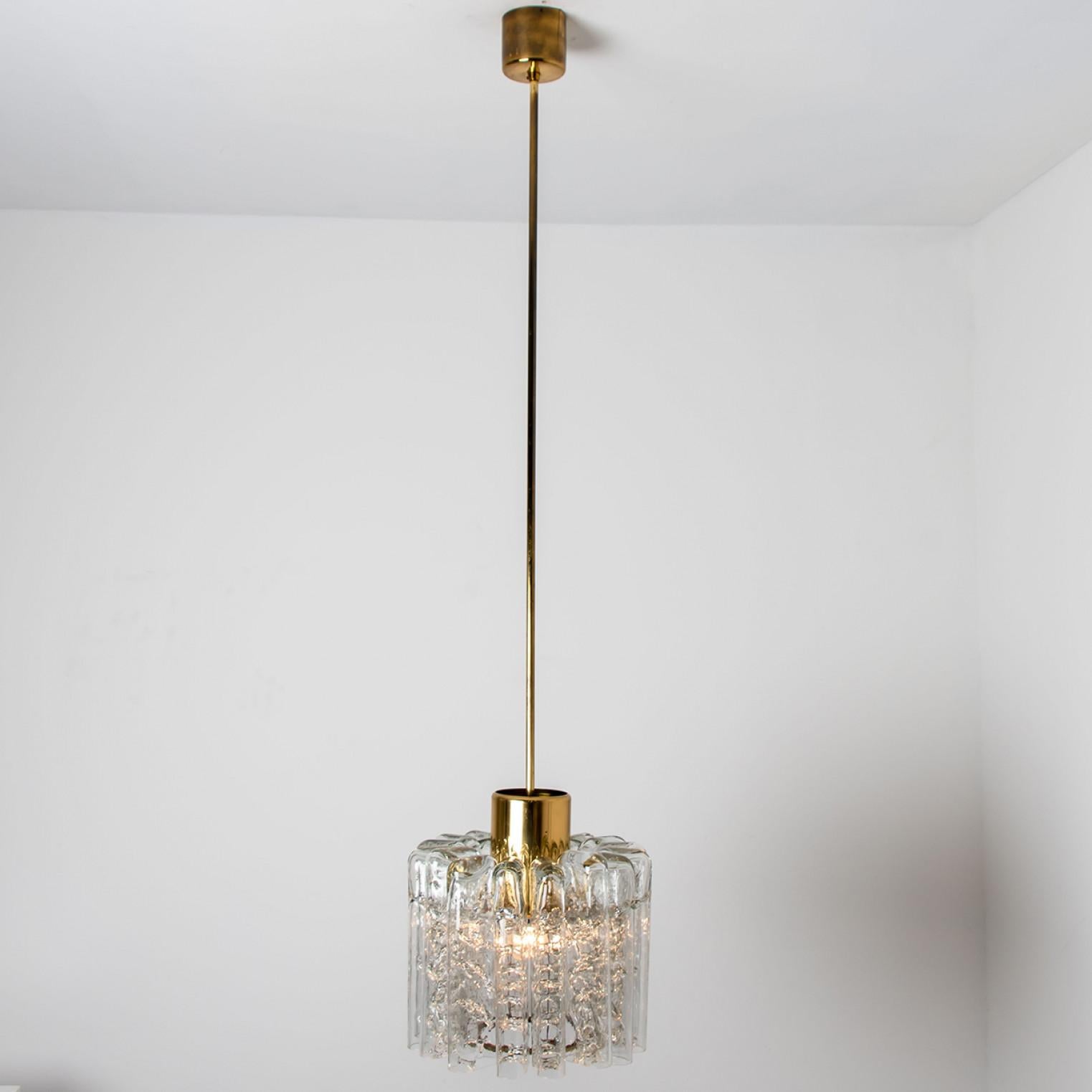 1 of the 2 Round Textured Clear Glass Doria Pendant Lamp, 1960s In Good Condition For Sale In Rijssen, NL