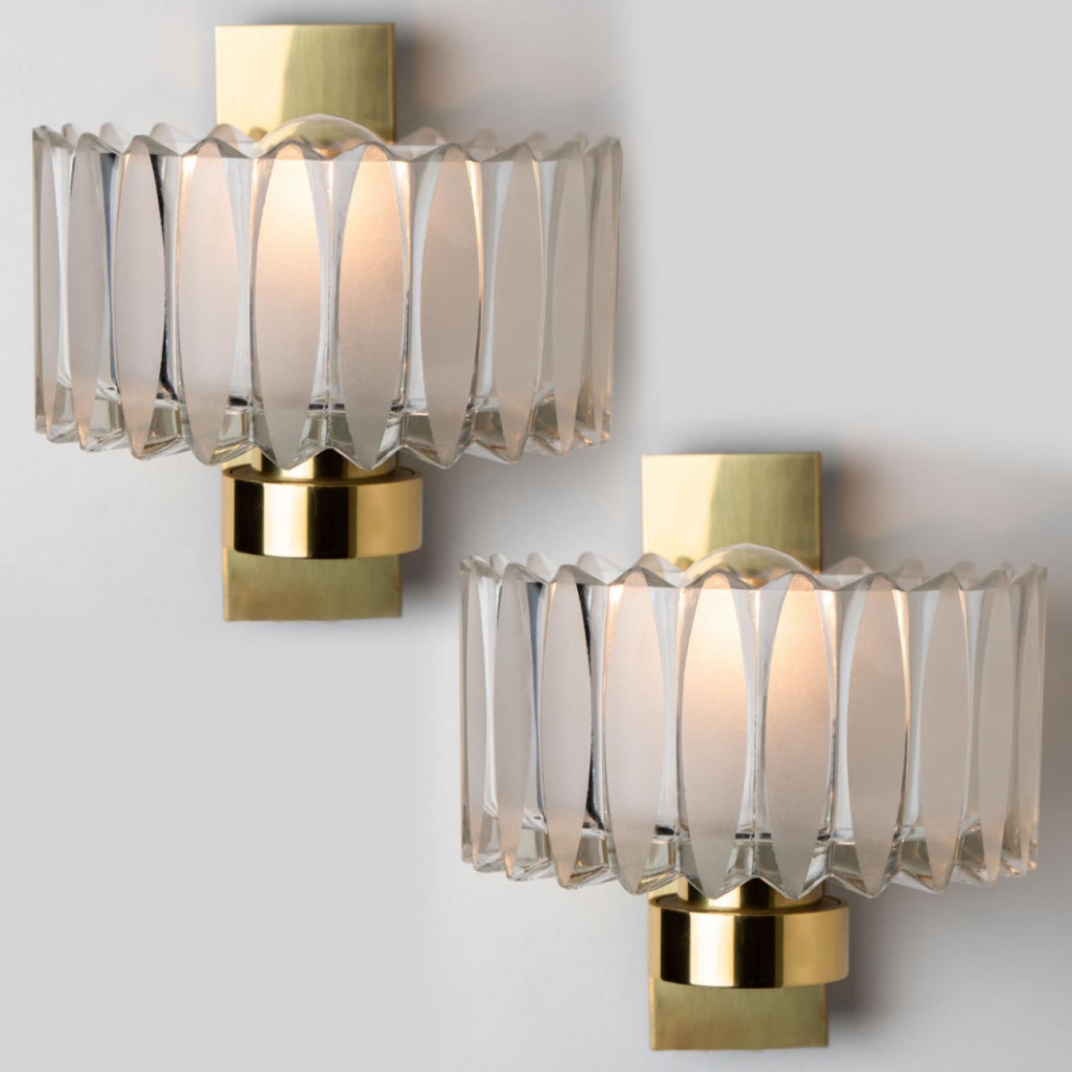 1 of the 2 Sets Hillebrand Brass and Glass Wall Light Fixtures, 1970s For Sale 4