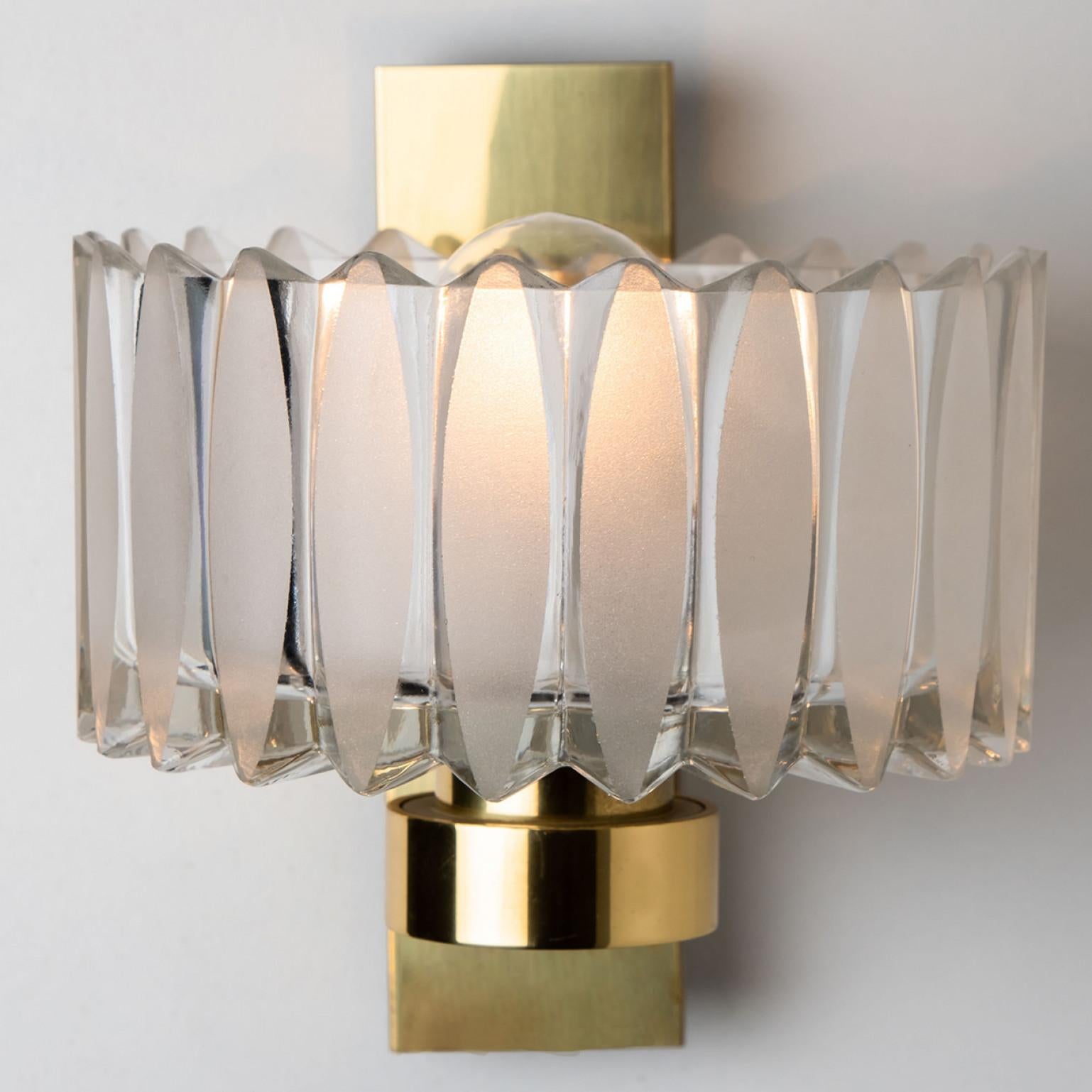 1 of the 2 Sets Hillebrand Brass and Glass Wall Light Fixtures, 1970s For Sale 7