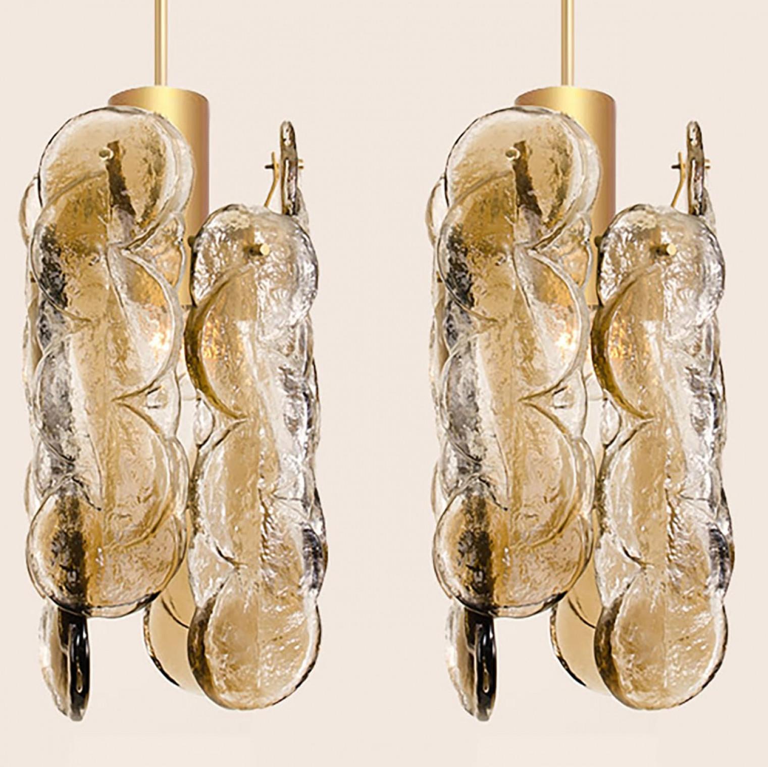 1 of the 2 Small Kalmar Citrus Swirl Smoked Glass Pendants, Austria, 1960s in vendita 2