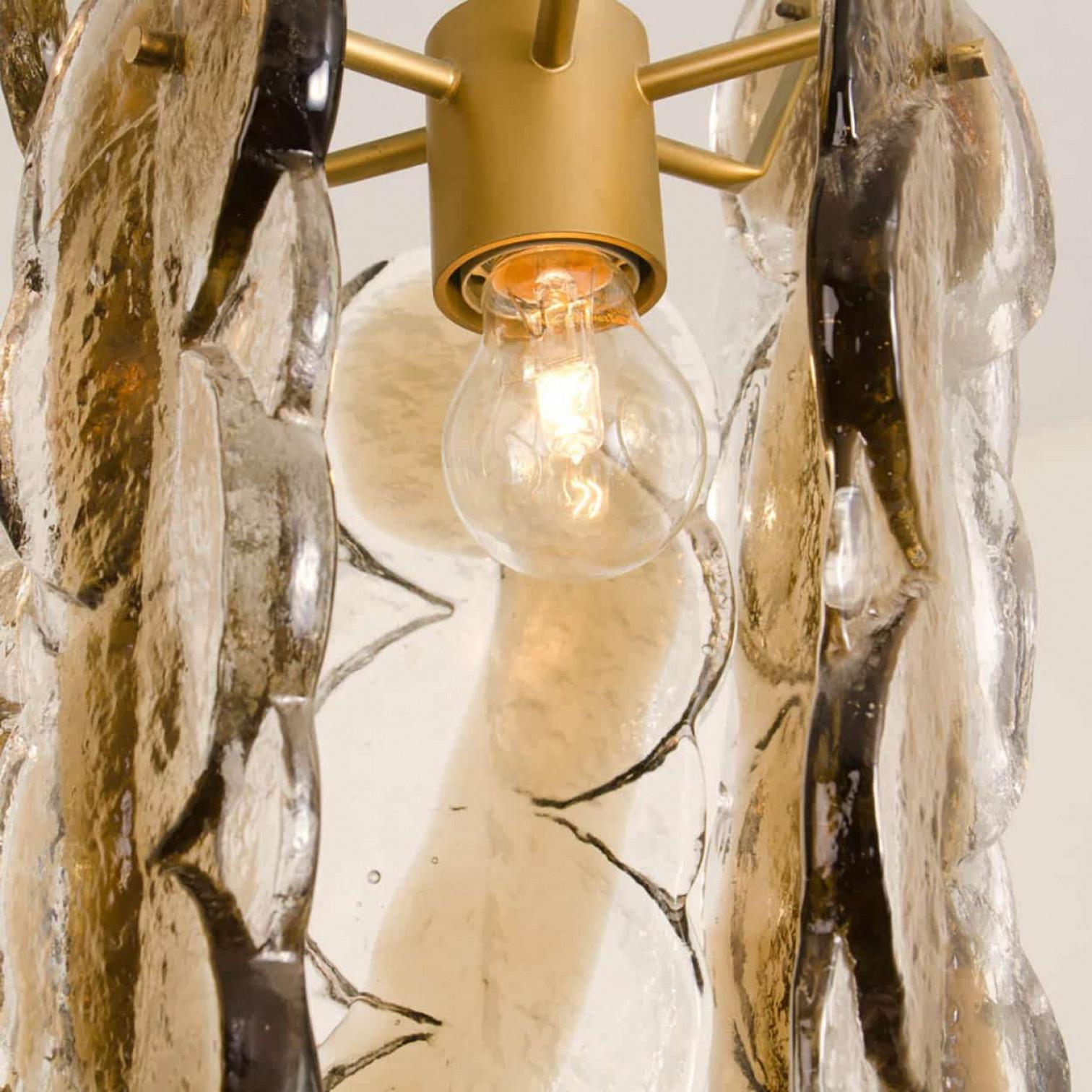 1 of the 2 Small Kalmar Citrus Swirl Smoked Glass Pendants, Austria, 1960s in vendita 4