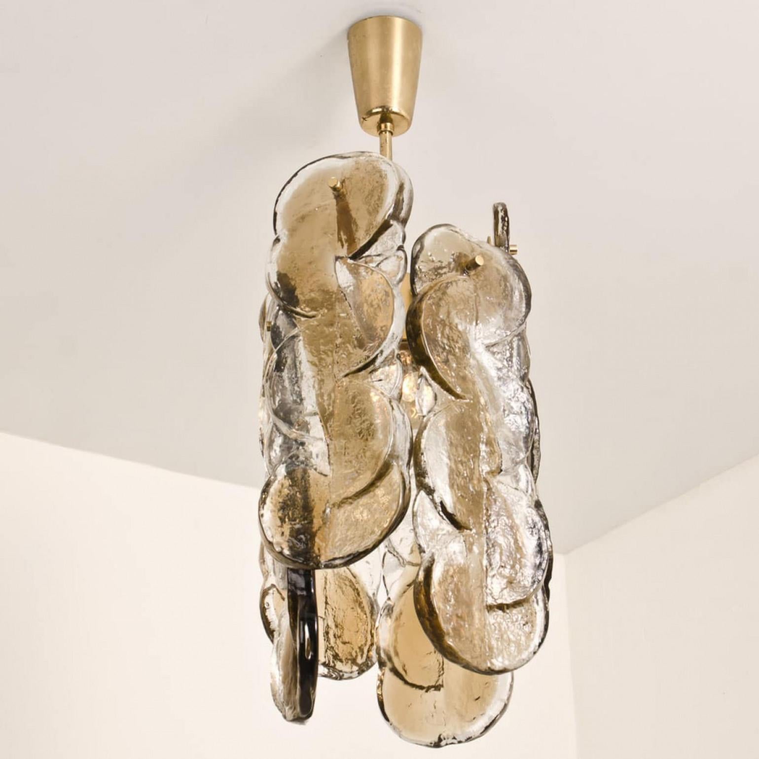 1 of the 2 Small Kalmar Citrus Swirl Smoked Glass Pendants, Austria, 1960s in vendita 6