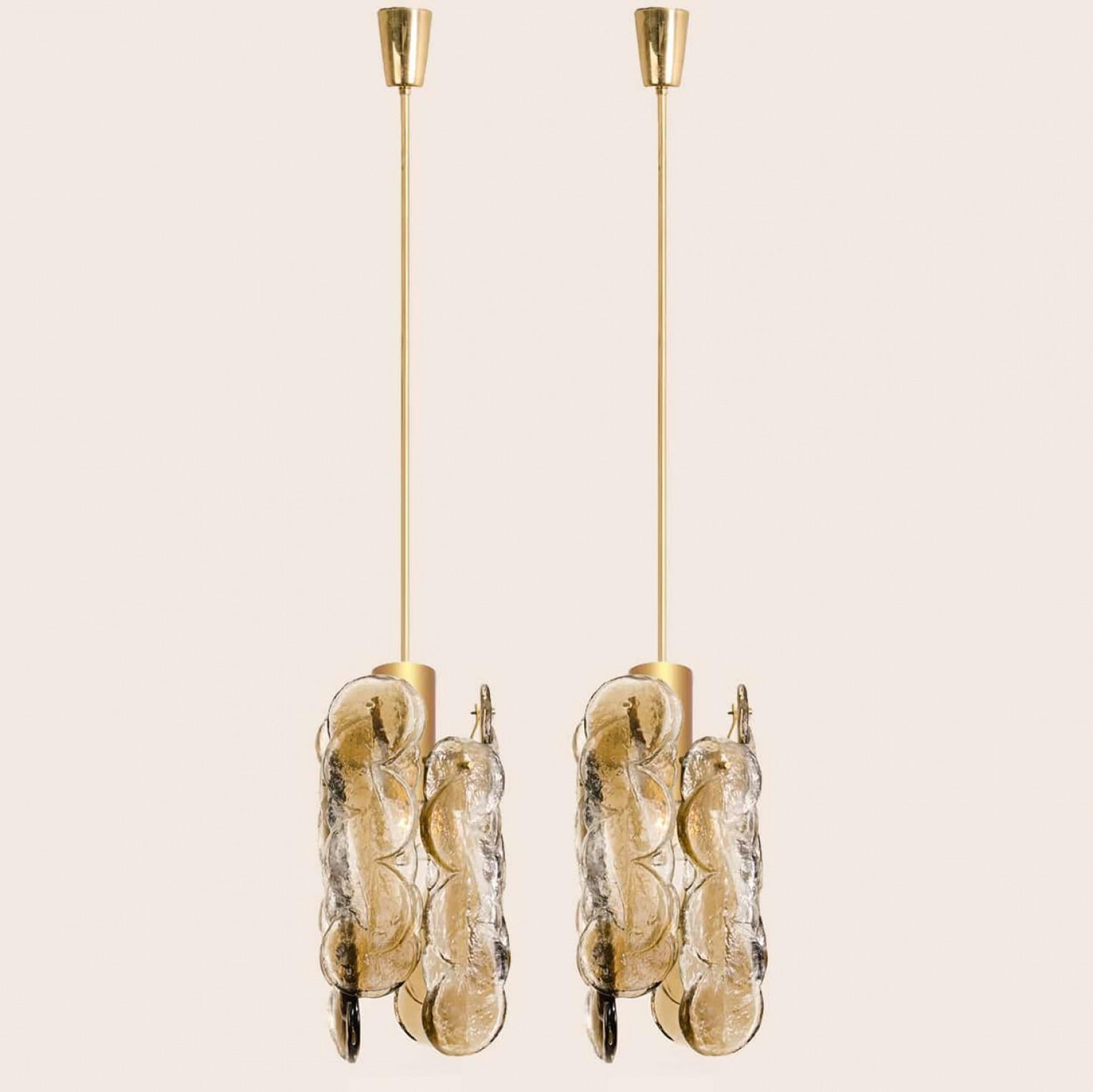 A gorgeous murano glass pendant lights by Kalmar, 1960s. High quality smoked swirl ice glass, clear twisted crystal glass panels with a light gold dish amber colored stripe in it.

Heavy quality. Cleaned and well-wired, in full working order and