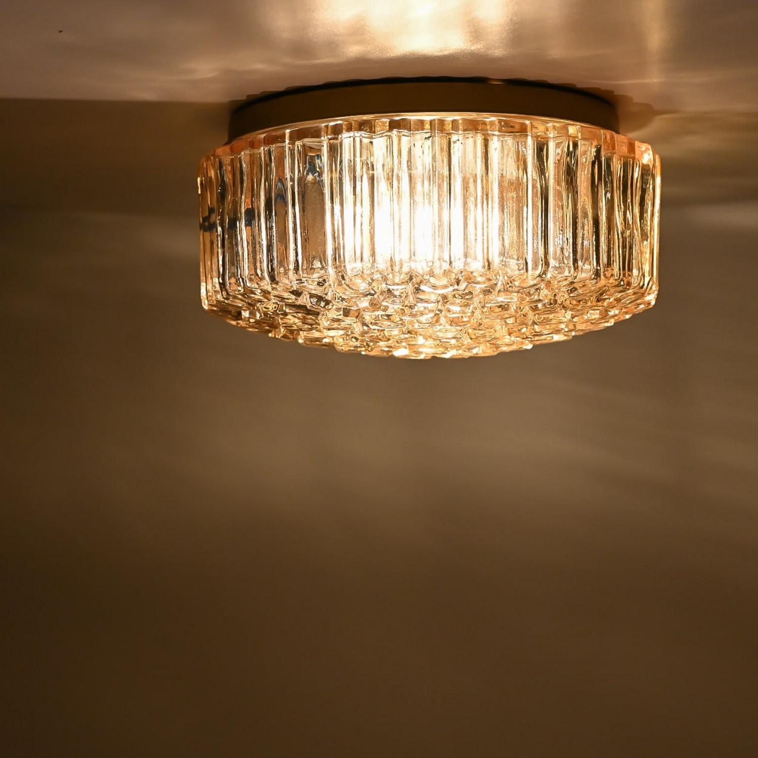 1 of the 2 Small Round Clear Textured Glass Wall Lights Flush mount, Limburg For Sale 4