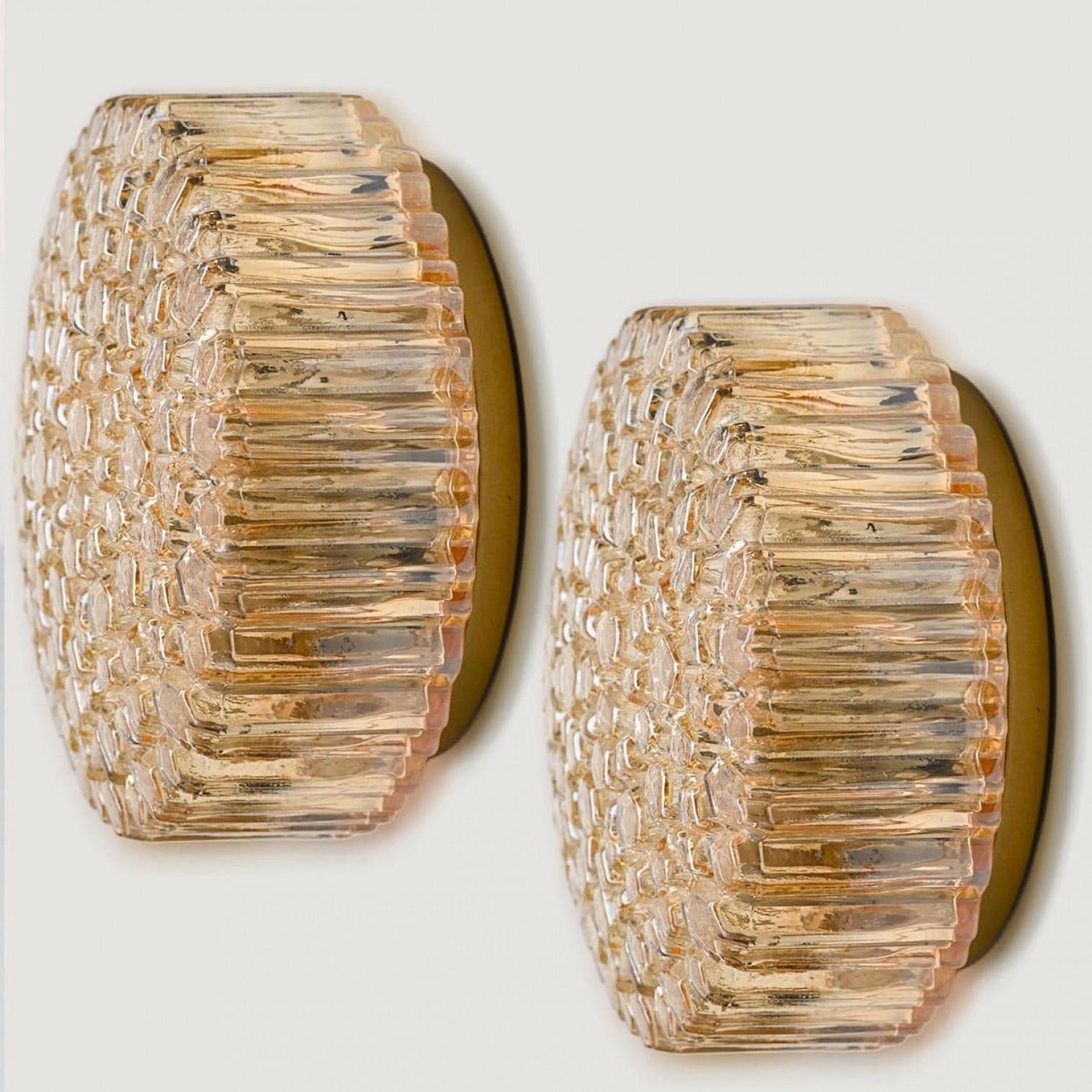 Clear colored textured glass wall light designed in the style of Glashütte Limburg around 1960-1970 in Europe, Germany. The rich textured bubbled glass gives a wonderful glow. There are multiple similarly designed lights available, please check the