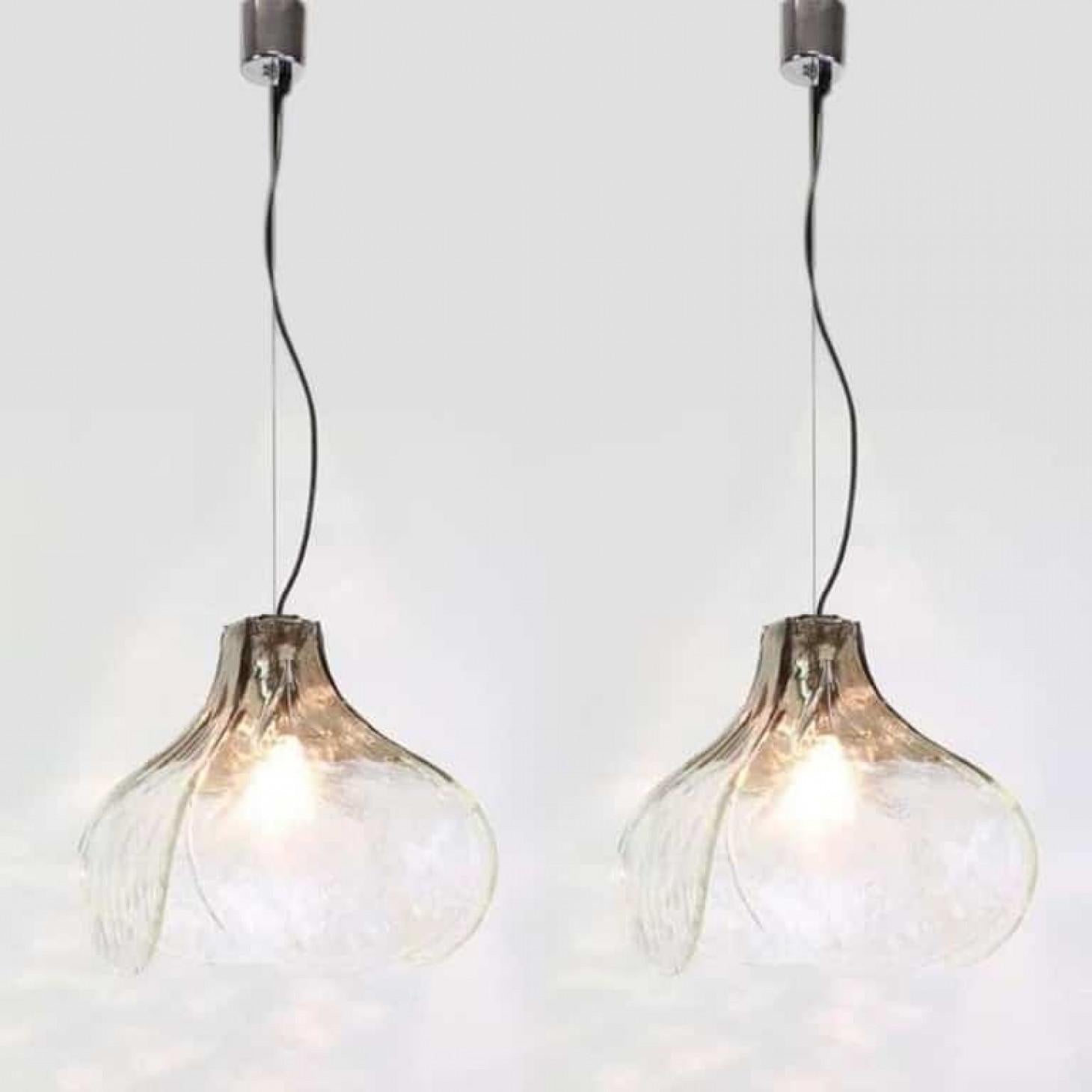 Mid-Century moderno 1 of the 2 Smoked Pendant Lamps by Carlo Nason for Mazzega in vendita