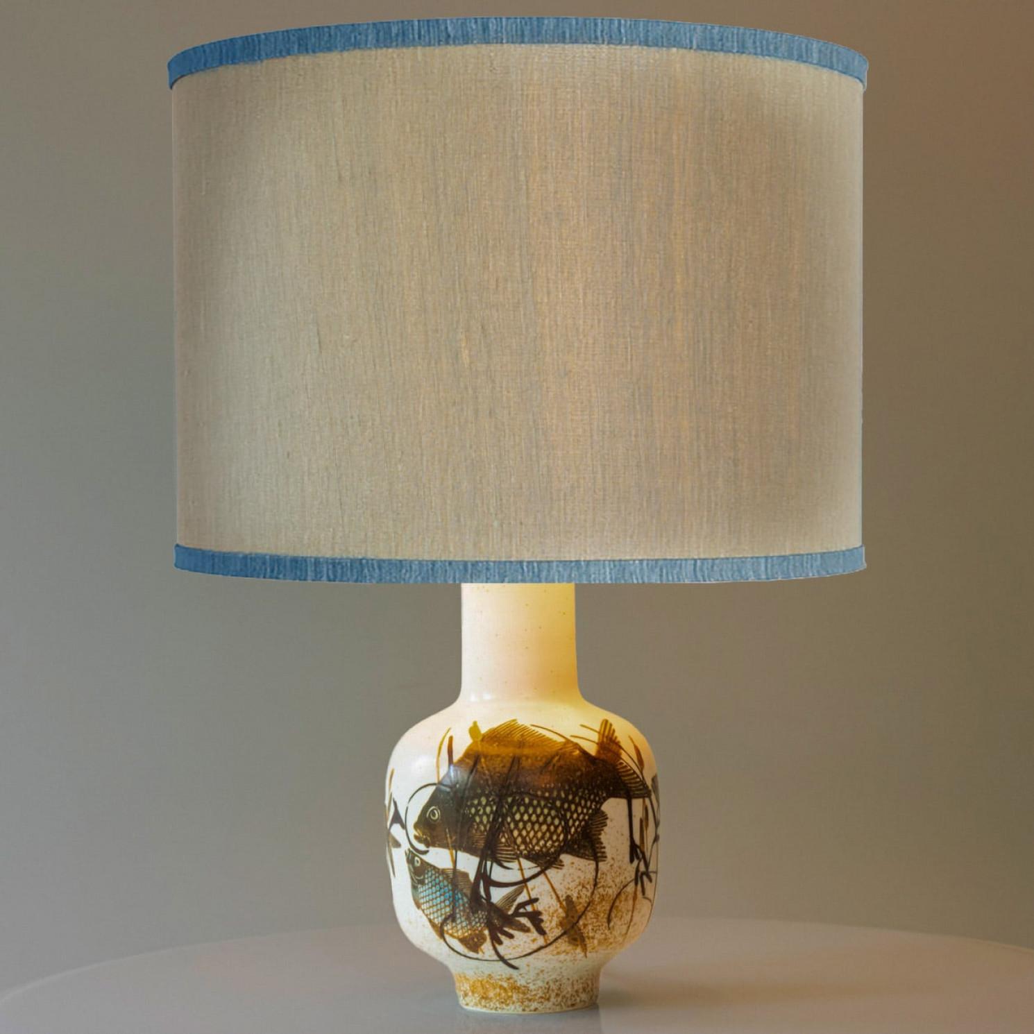 1 of the 2 Soholm Ceramic Floor Table Lamps Fish Motif, Lampshade by R. Houben Bon état - En vente à Rijssen, NL