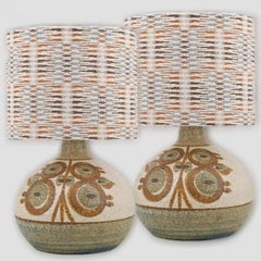 1 delle 2 lampade da tavolo Soholm in ceramica con paralumi personalizzati, Noomi Backhausen