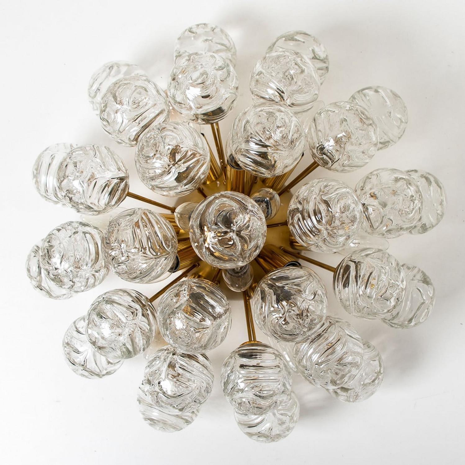 1 der 2 Sputnik-Schneckenballen aus Glas mit Einbaubeleuchtung aus Doria, Deutschland, 1970er Jahre im Angebot 4