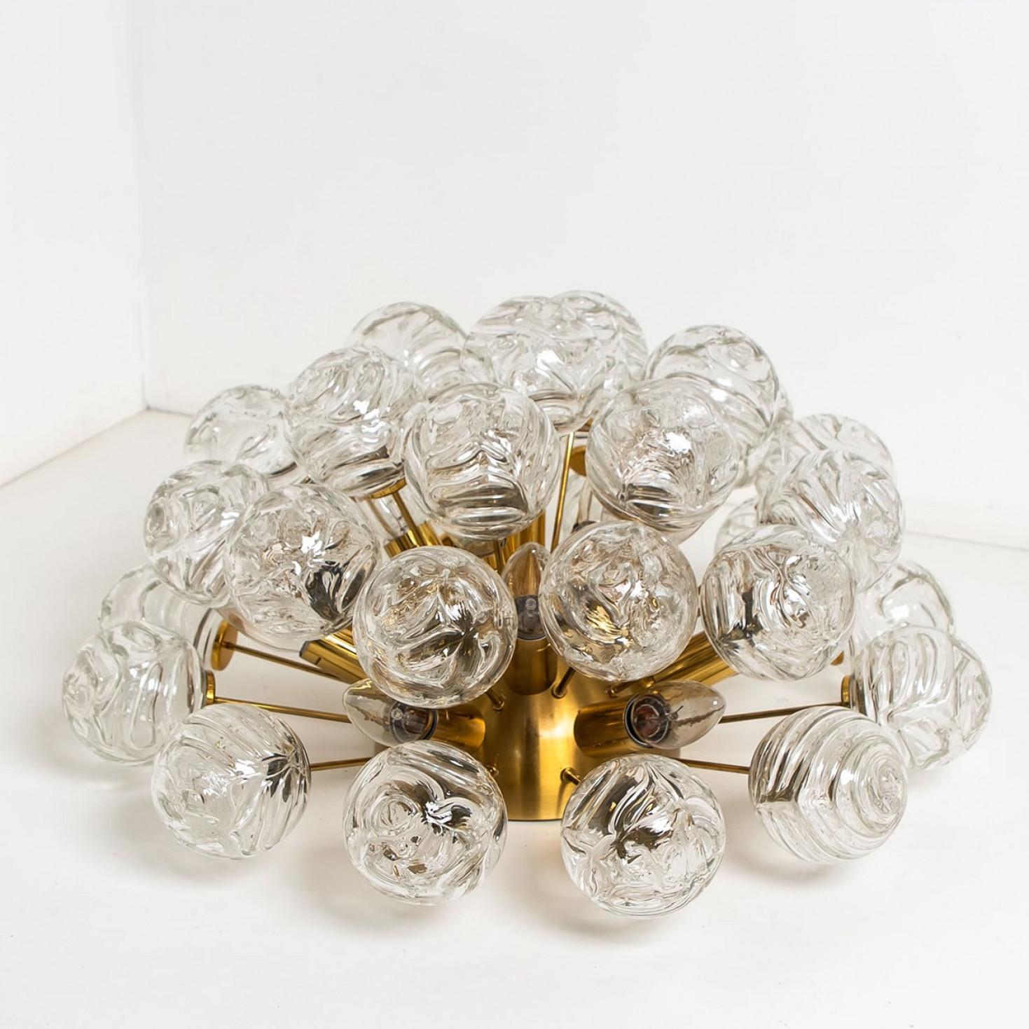 1 der 2 Sputnik-Schneckenballen aus Glas mit Einbaubeleuchtung aus Doria, Deutschland, 1970er Jahre im Angebot 2